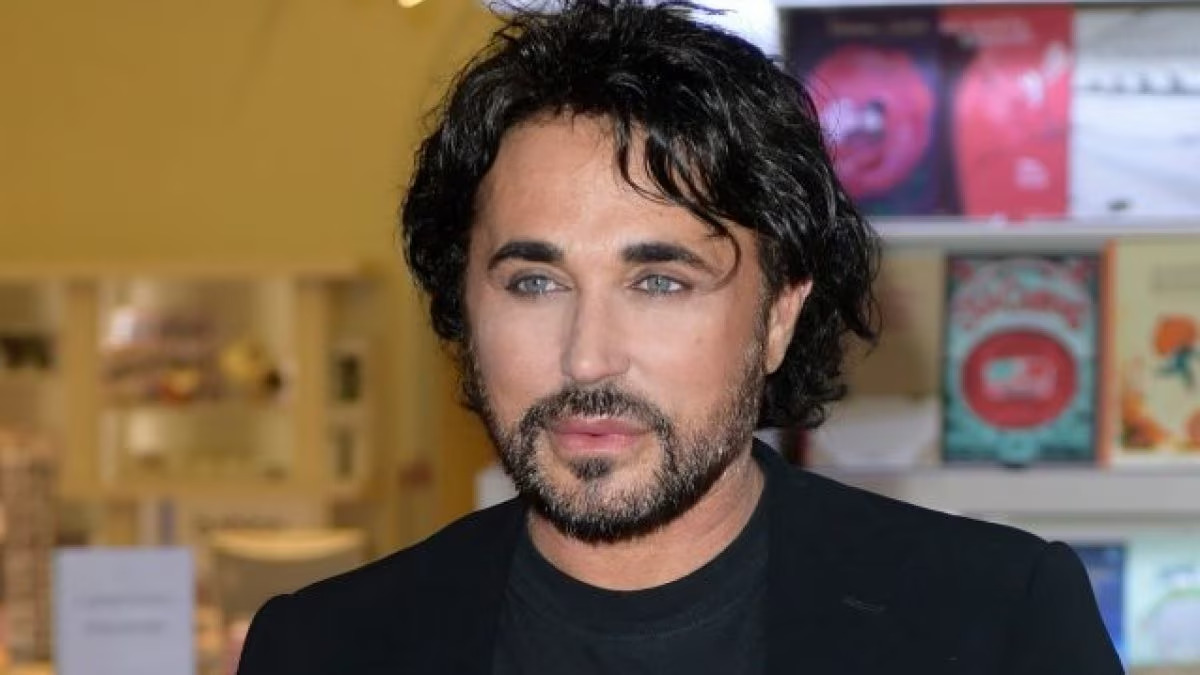 Mi sono preso cura di lei per nove anni. Io sono figlio unico, ho rinunciato al lavoro e vivevo solo con la pensione dei miei genitori. Ho fatto quello che lei ha fatto con me per tutta la sua vita, prendermene cura.
~ Scialpi, sulla madre malata di Alzheimer