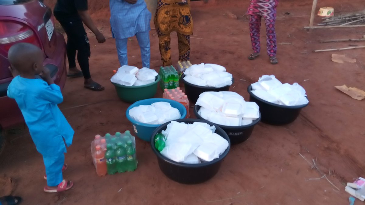 جانب فعاليات جمعية الإحسان الخيرية بدولة بنين ، ونرجو من أهل الخير أصحاب القلوب الرحيمة مساعدة إخوانكم فى شهر رمضان إقتداء قول رسول الله صلى الله عليه وسلم من فطر صائما كان له مثل أجره غير أنه لاينقص من أجر الصائم شيء 
للتواصل : 002290197161846