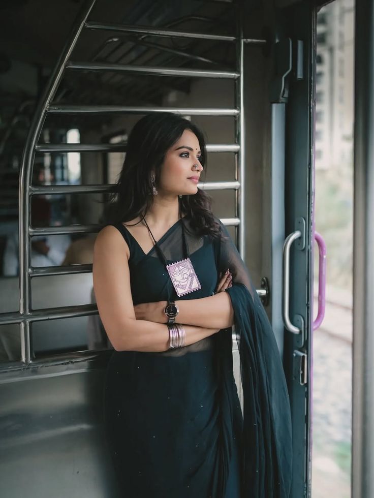 कोई तो कशिश है हम दोनों बीच,जो। उकसाती है मुझे तुझे चाहने के लिए।।
🌺♥️