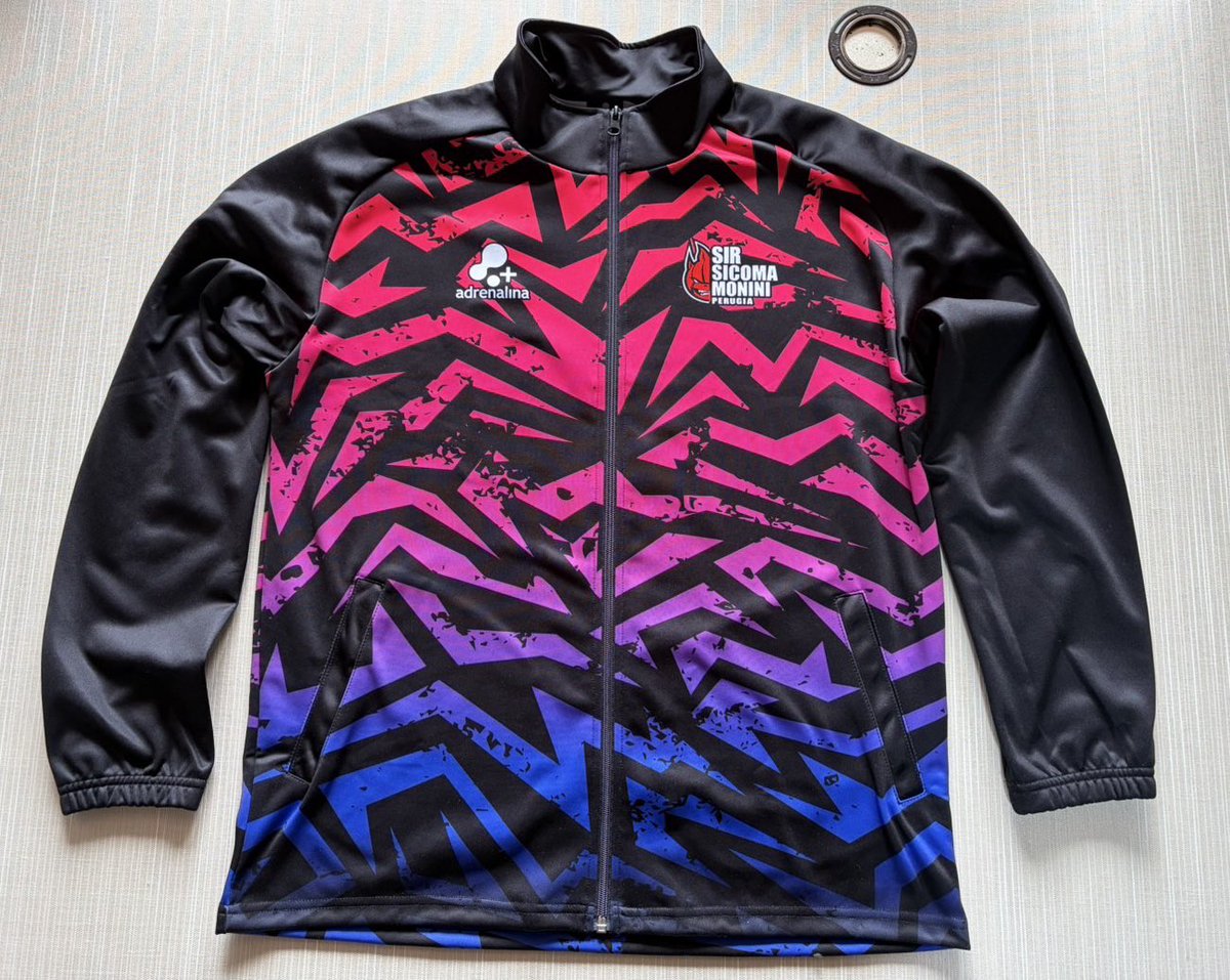 ペルージャ石川祐希選手のCL用ユニフォーム、ウォームアップジャケット