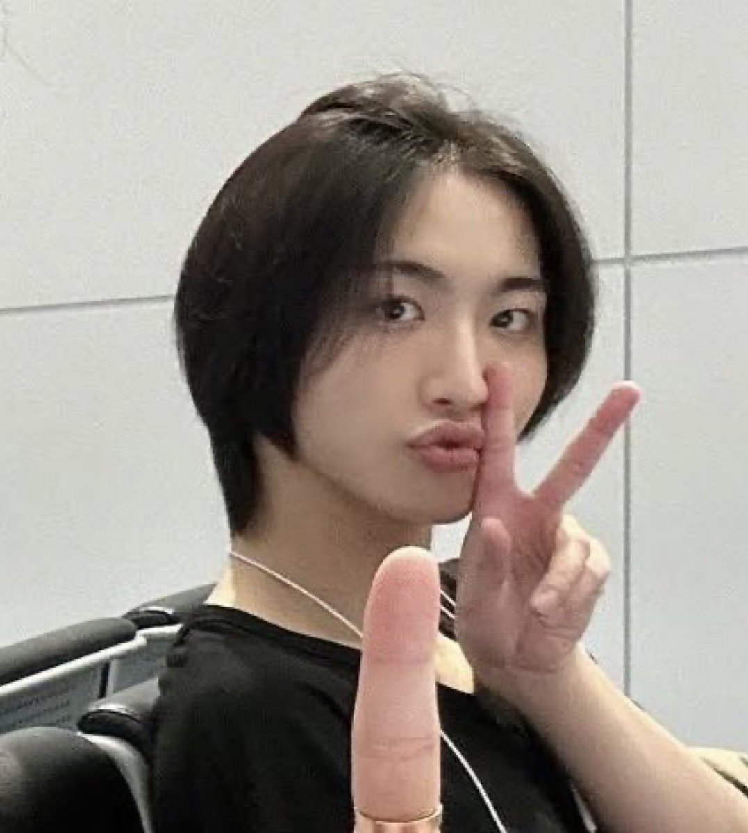 성화야, 
우리 엄마는 늘 
[연예인은 쓸모없는거다
이 시절이 지나 네 열정이 식으면 
이만큼 부질없는것도 없다
천대 당하며 사랑할 가치없다] 하시는분인데

오늘 처음으로 너에게 고맙다 하시더라
딸이 작년 8월에 큰 수술을 하고
정말 위험하게 죽을 고비를 넘기고 회복하는데
사실 우린 일년이