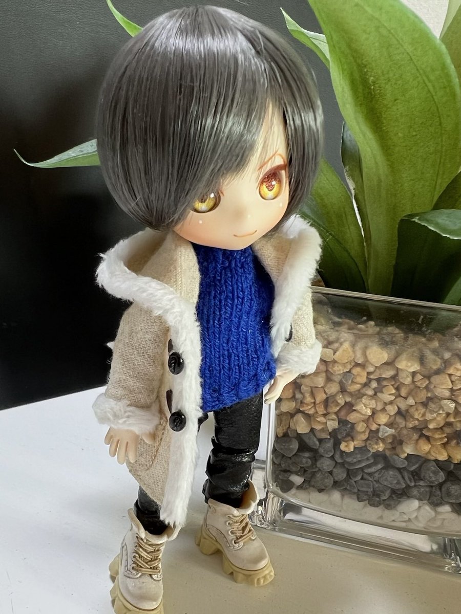 LOG_HAL's tweet photo. 色の紹介を繋げていきます。

ロイヤルブルー。
普通に撮ると影になるので結構重めの青色になりがちですが、明るめに撮ると結構鮮やかな青色です。

モデル着用(セーター以外のお品物)
1枚目
🧥@yohocap2 
👖@PluG_closet 
👢@plusbeans_oku 

2枚目
🧥@AffettoAmoroso_ 
👖@ntm1169 
👢@PluG_closet https://t.co/XeAmpiQC2a