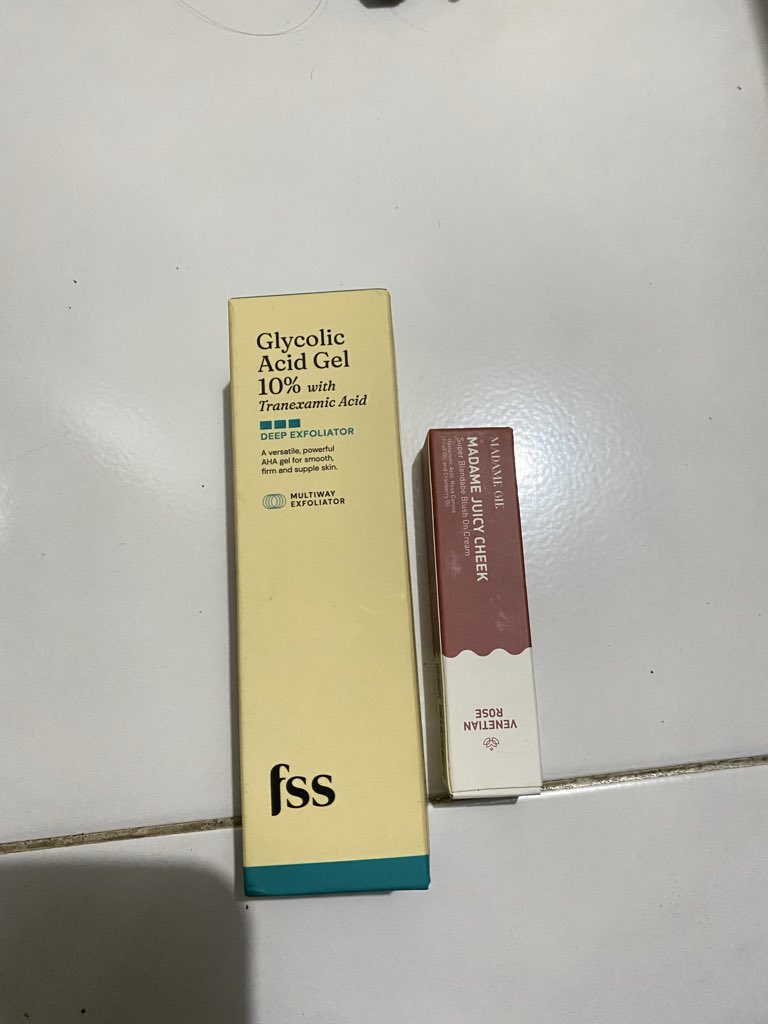 wts 
- glycolic acid fss segel 100k
- madame gie juicy cheek segel 20k

bisa co shopee