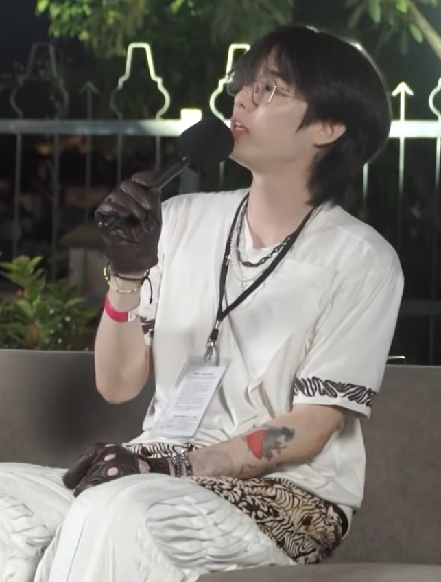 sewajarnya manusia lainnya aja lah mas gantengnya, jgn terlalu unreal gini lah