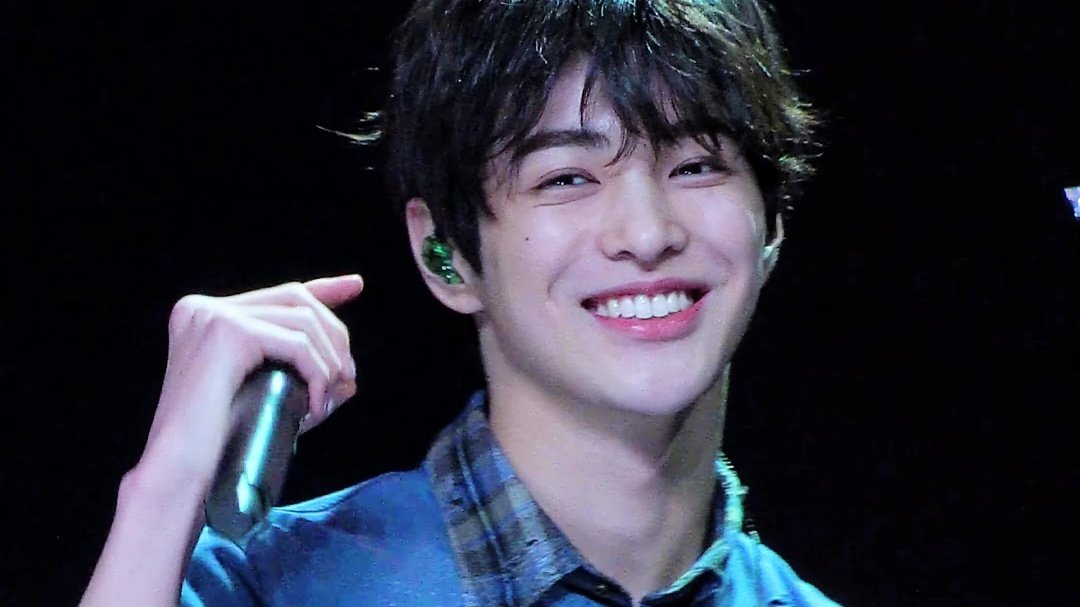 keonholds's tweet photo. please never ever let anyone take #keonho smile away <3 https://t.co/1QgMNbjEb4