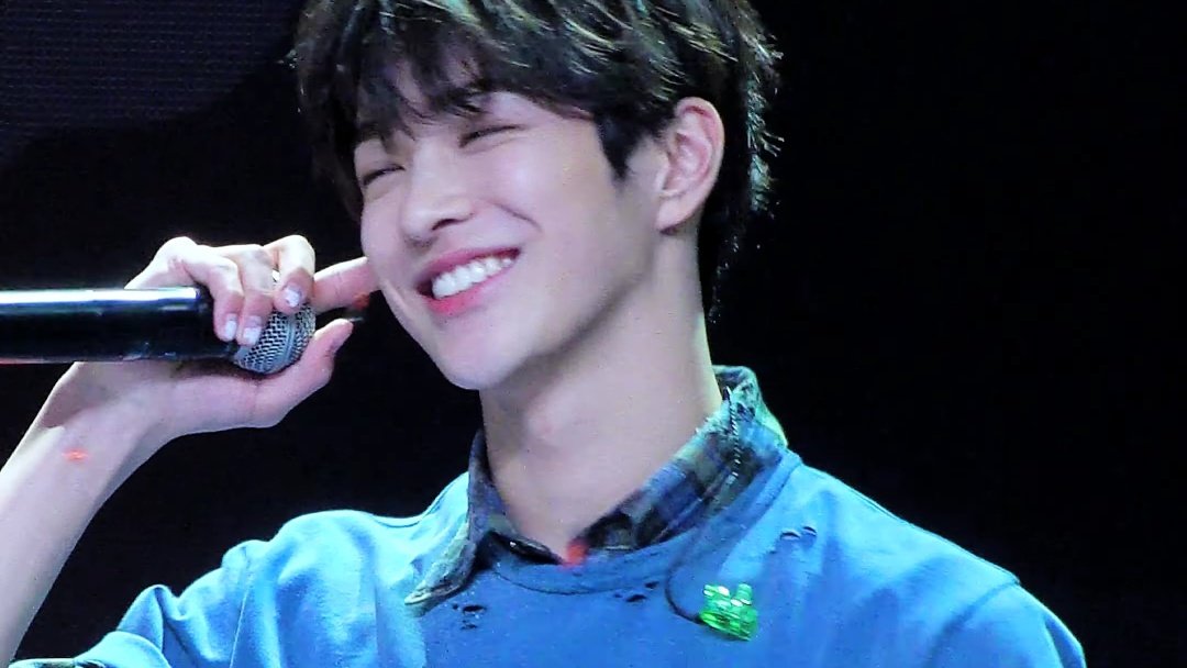 please never ever let anyone take #keonho smile away <3