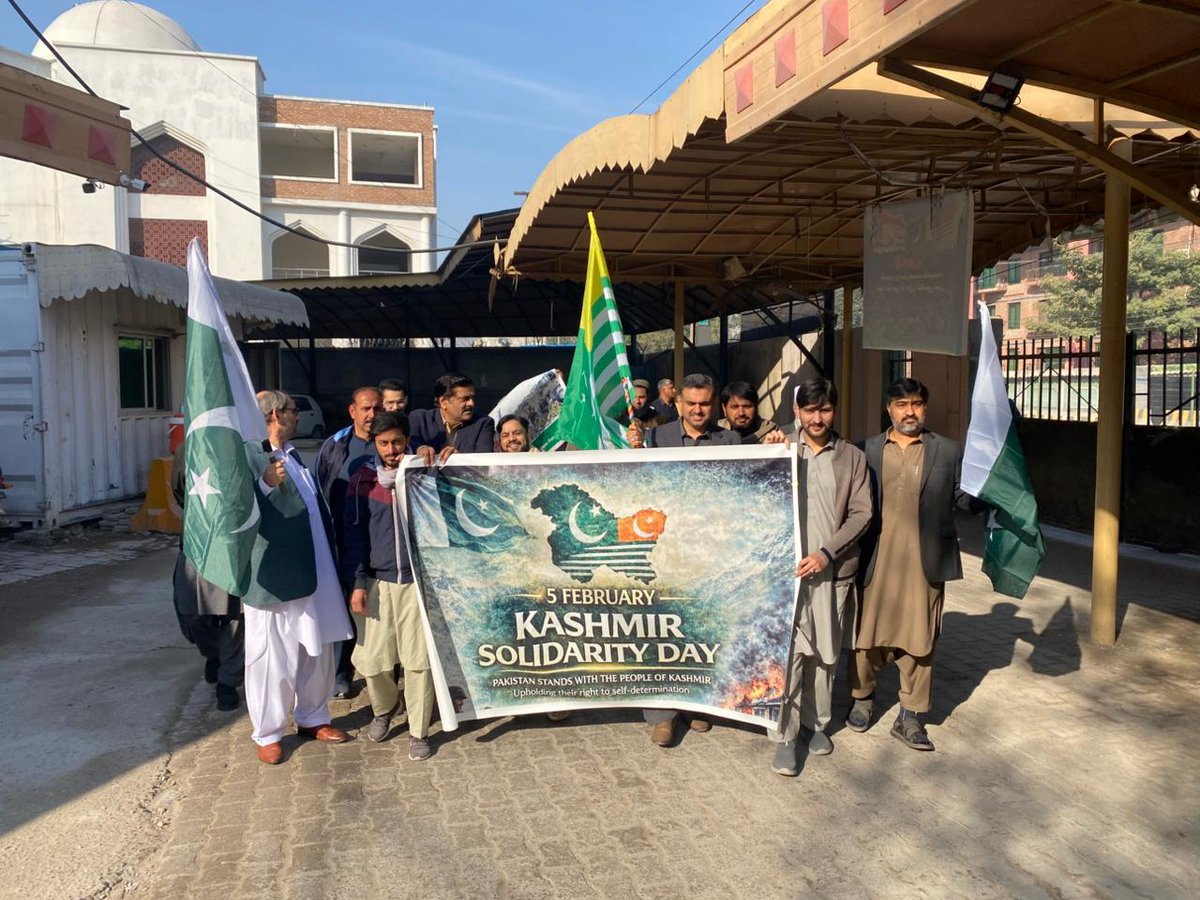 ملک بھر کی طرح ادارہ تحفظِ ماحولیات خیبر پختونخوا میں بھی 5 فروری 2026 کو یومِ یکجھتی کشمیر منایا گیا۔
اس کے کچھ مناظر ملاحظہ ہوں۔