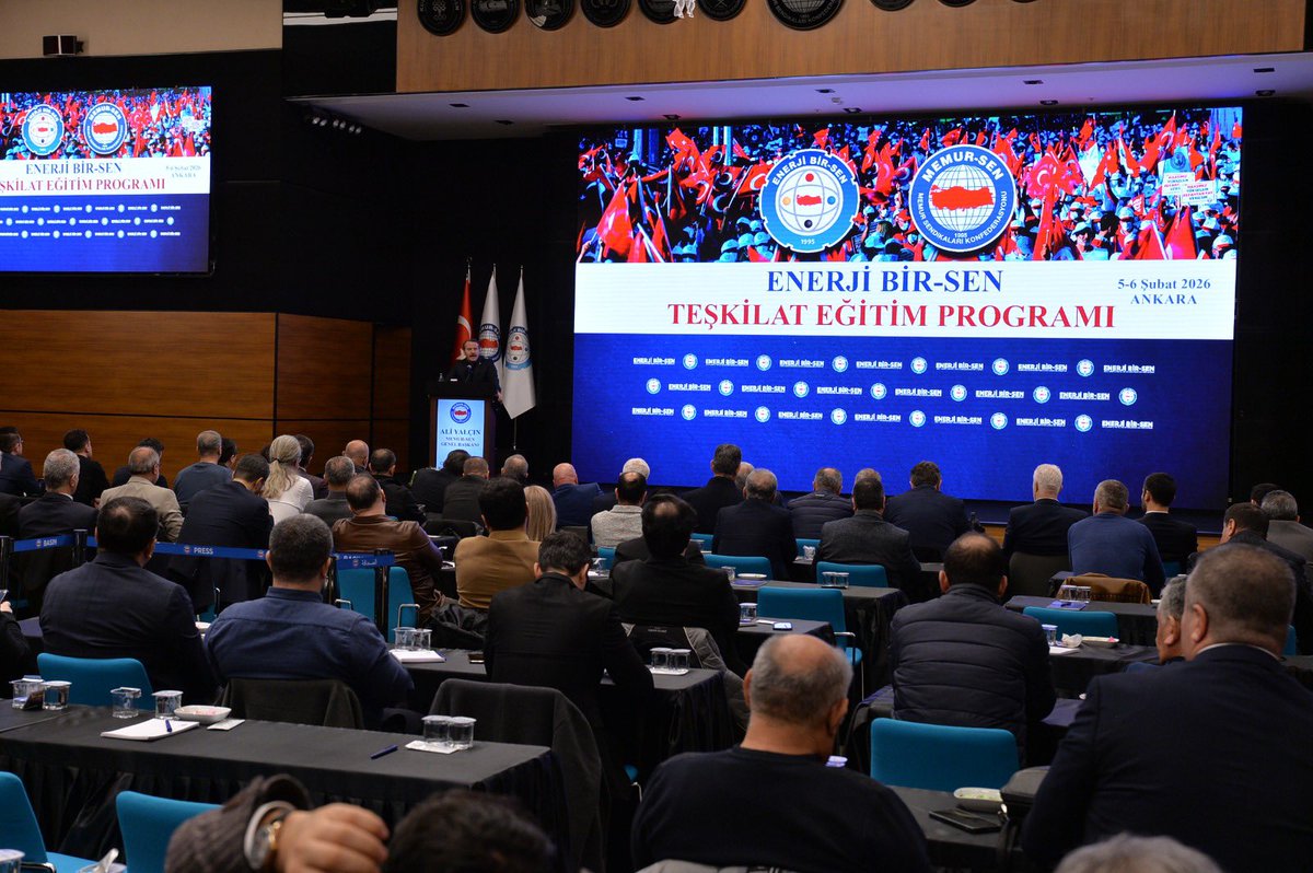 Enerji Bir-Sen’imizin Teşkilat Eğitim Programı Başladı

Sendikacılıkta etkili iletişim yöntemleri, algı ve itibar yönetimi, sendikal liderlik anlayışı ile kurumsal aidiyet bilinci gibi, teşkilatımızın sahadaki duruşunu güçlendirecek son derece önemli başlıklar ele alınıyor.