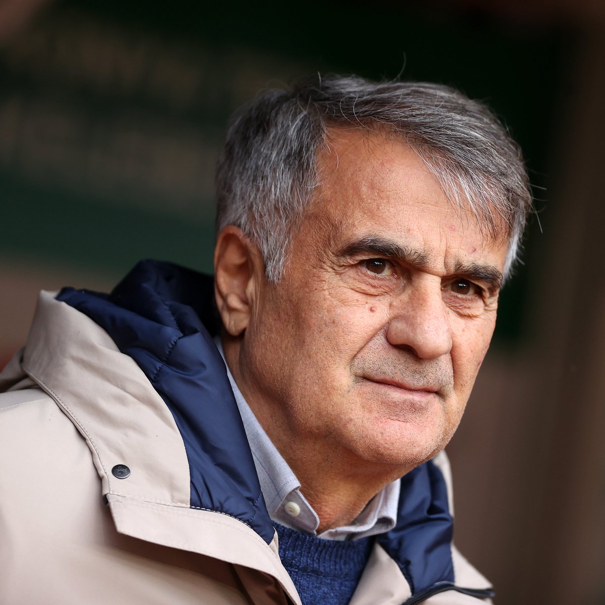 demarkesports's tweet photo. Şenol Güneş: "Yapay zeka, derin bir kuyu gibi. Ona fazla girdiğinizde yalnızlığa gidiyorsunuz. Kendinizle tartışıyorsunuz. Ne verirsen onu alıyorsunuz. Gelecek hızlı geliyor, buna hazır olmak lazım. Fikirler havada yüzüyor, doğru fikirleri almak gerekiyor. Sizi size anlatıyor, sizi düşündürtüyor. Bunun sonu nereye gider bilmiyorum. Yakında insanlık ikinci plana düşebilir."