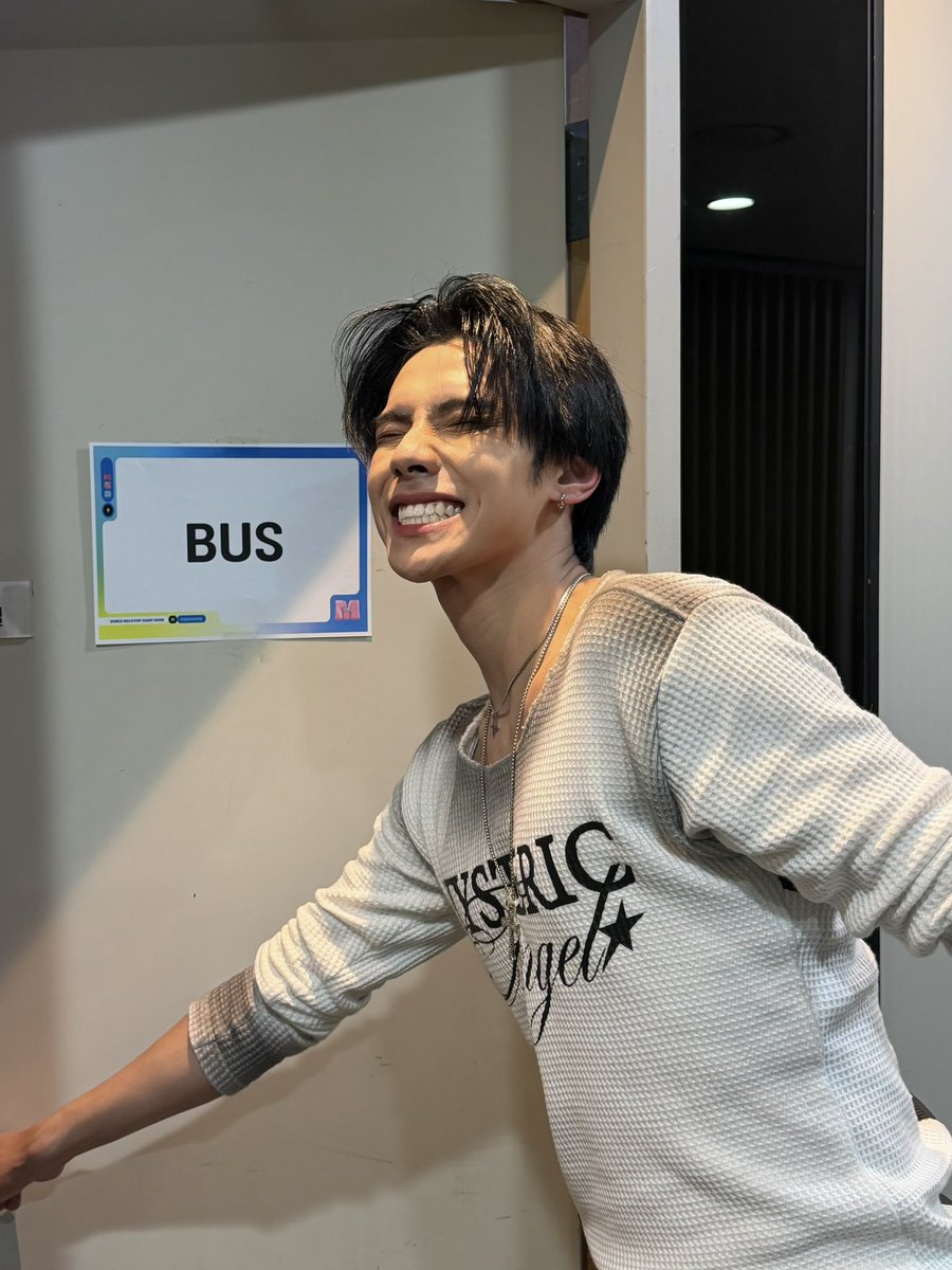 PEEMWASU_'s tweet image. วันนี้เป็นหนึ่งวันที่มีความสุขที่สุดในชีวิตเลยครับ

#MCOUNTDOWNxBUS 
#PEEMWASU