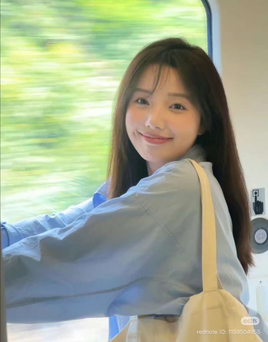 ใช่หน้าตัวเองจิงๆหรอคะ 😭😭😭 คอมโพสท่าทางเหมือนเป้ะแค่หน้าเปลี่ยน ไปเอารูปใครมาแต่งรูปเพิ่มคะ ? หรือจะบอกว่าบังเอิญง่ะ