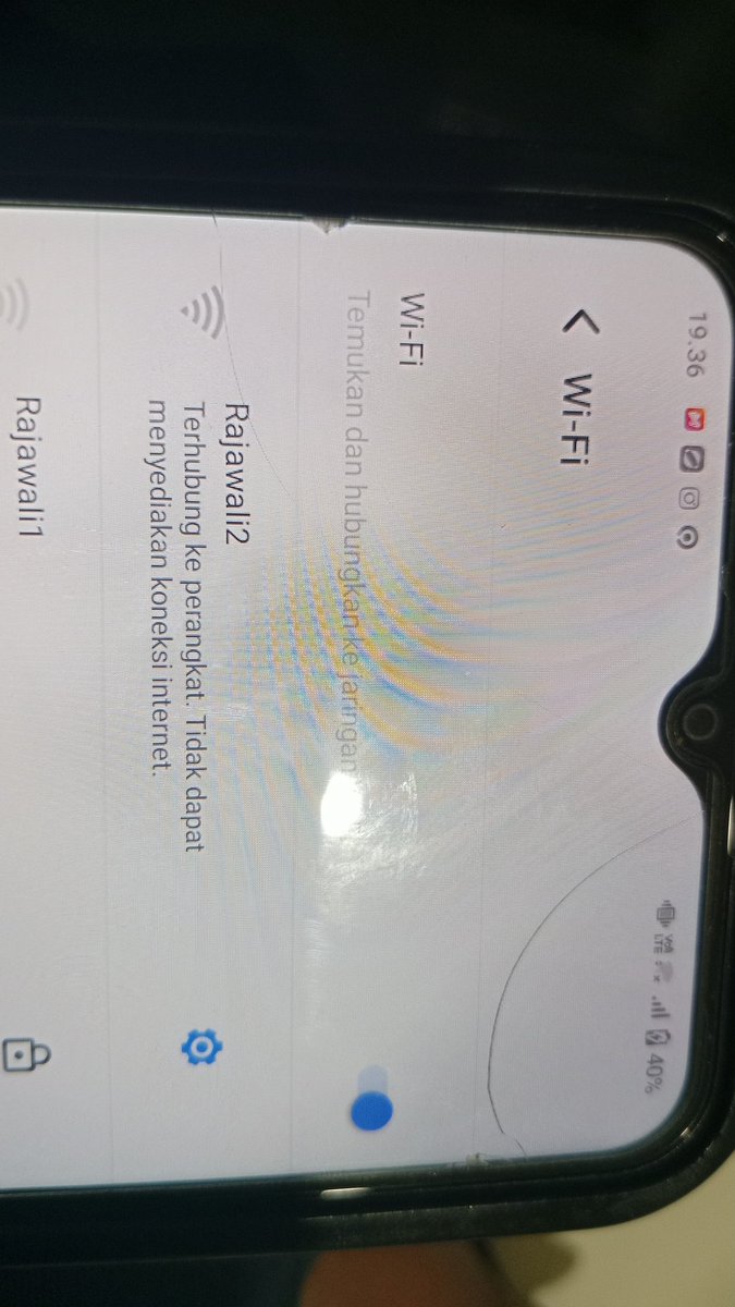 DliyaHF's tweet photo. @IndiHomeCare min wifi tidak ada koneksi internet tapi di 1 perangkat aja kenapa ya? https://t.co/heM5H9hXVw