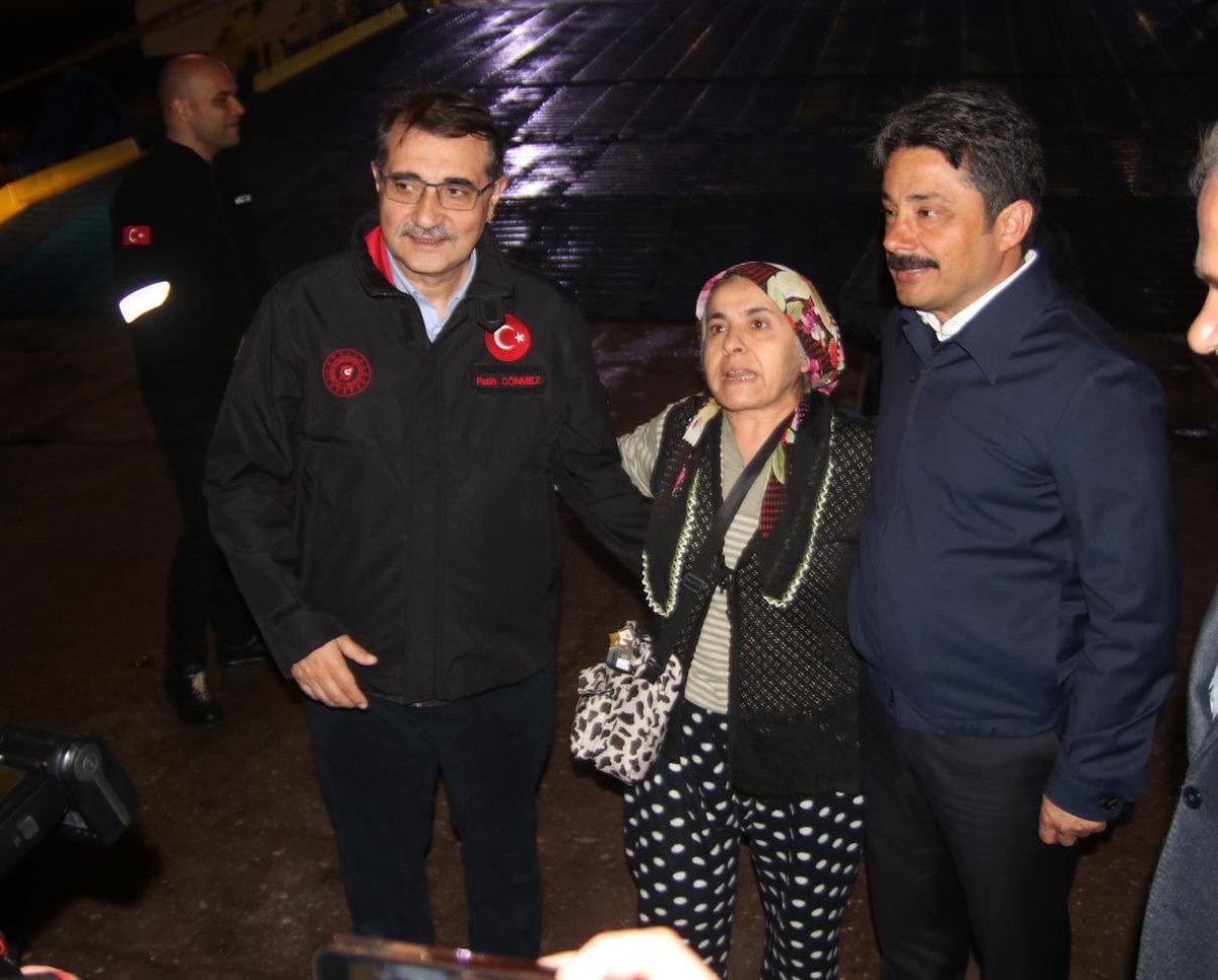 DemiryurekSefa's tweet photo. Yaşanılan felaketin ilk gününden itibaren sahada desteğini yanıbaşımızda hissettiğimiz, devlet adamı kimliğiyle çalışmalarımızda bize büyük güç veren Sayın Bakanımız @fatih_donmez’i Kırşehir’de ağırlamaktan onur duyduk.
Sayın Bakanımıza ve kıymetli çalışma arkadaşlarına nazik ziyaretleri için teşekkürlerimi arz ediyorum.