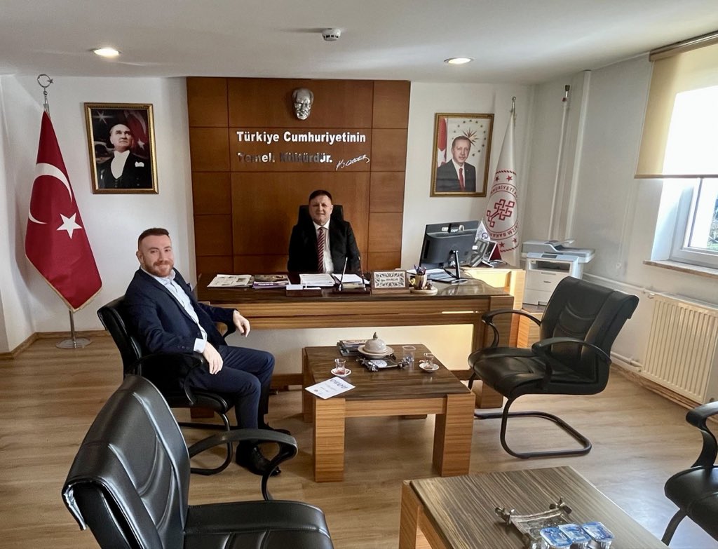 orduiktm's tweet photo. Kültür ve Turizm Bakanlığı sanatçısı Sn. Rızacan ÖZEL, İl Kültür ve Turizm Müdürümüz Sayın Uğur Toparlak’ı ziyaret etti. Nazik ziyaretleri için misafirimize teşekkür ederiz. https://t.co/YVwXzc3eyA