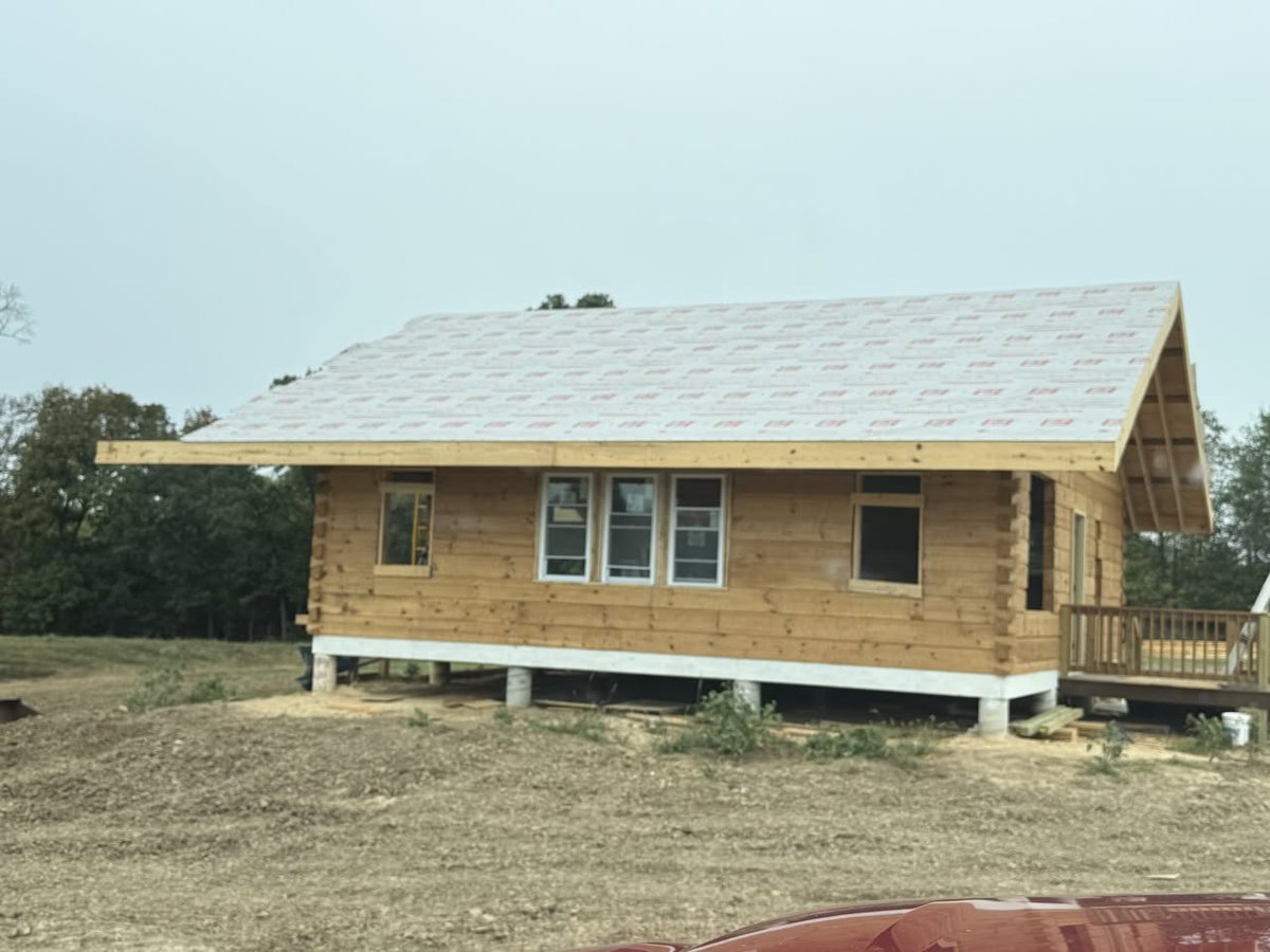 LogCabinsForLes's tweet photo. Check out these progress photos of our happy customer in Auxvasse, Missouri, as they build their stunning new custom cabin using our Heritage Collection! They’re making amazing strides. Want your own dream cabin? Visit https://t.co/n2RXSQuAqL https://t.co/DxXcuWLtFm
