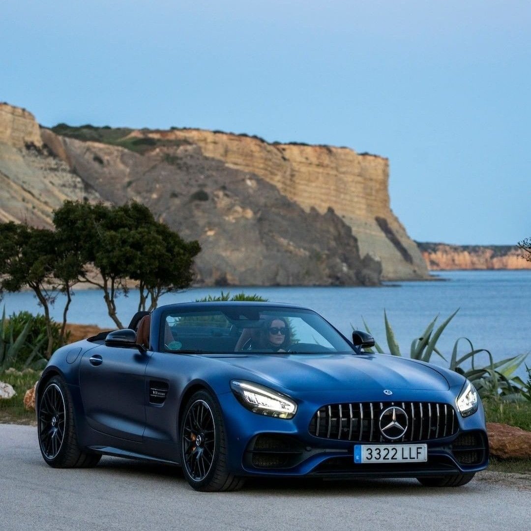 The Panamericana grille staring you down while the ocean does its thing in the back. Pure, unadulterated confidence in metal form.