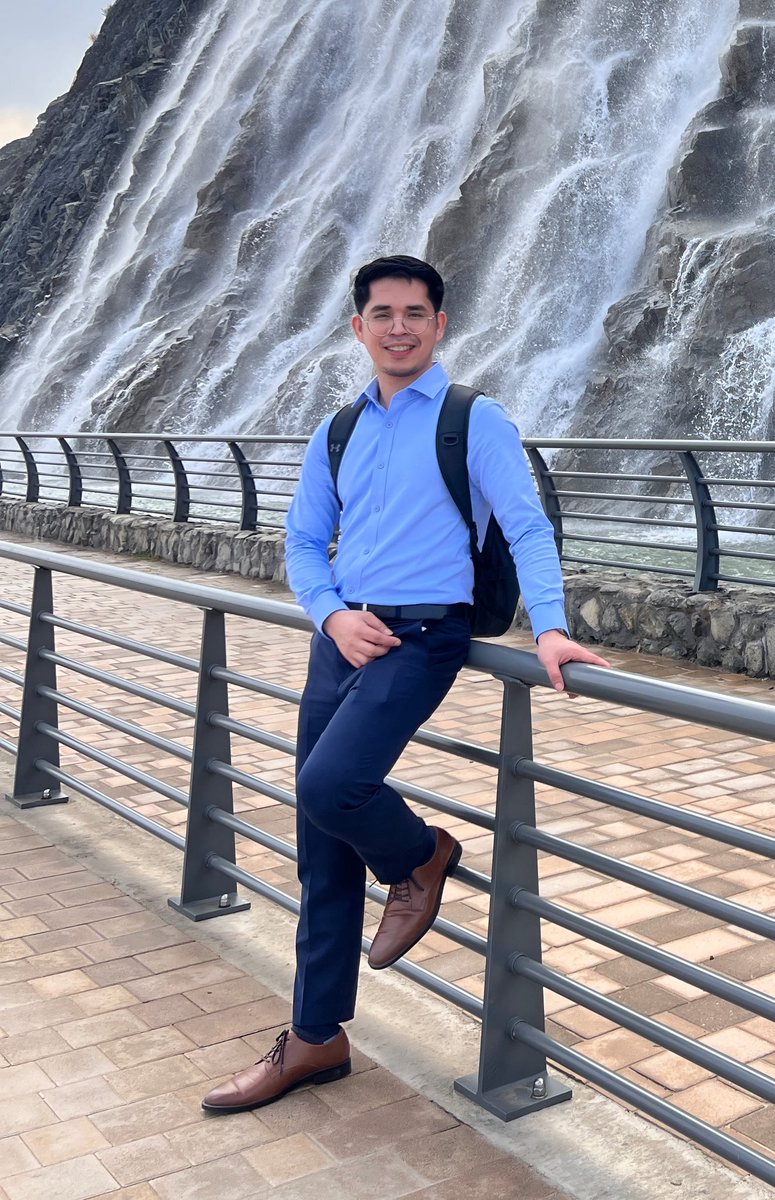 Detached tweet media