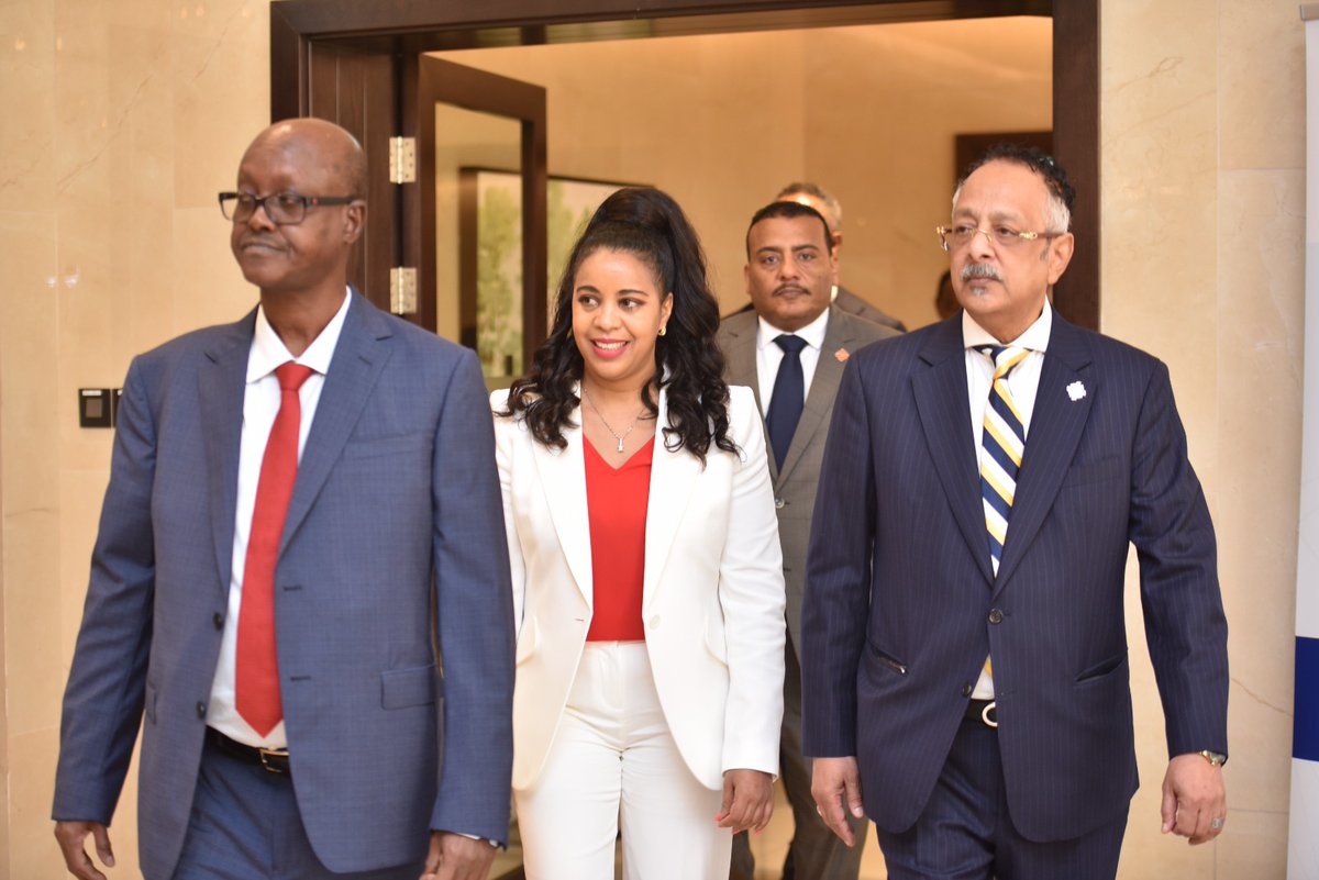Djibtelecom's tweet photo. L’infrastructure africaine passe à la vitesse supérieure ! 
​Avec Horizon Fiber, Djibouti, l'Éthiopie et le Soudan tracent un corridor de fibre optique inédit. Objectif : transformer les échanges régionaux et mondiaux. L'avenir est connecté ! 
🌍📲 #HorizonFiber #Telecoms https://t.co/lfKnoJ34u2