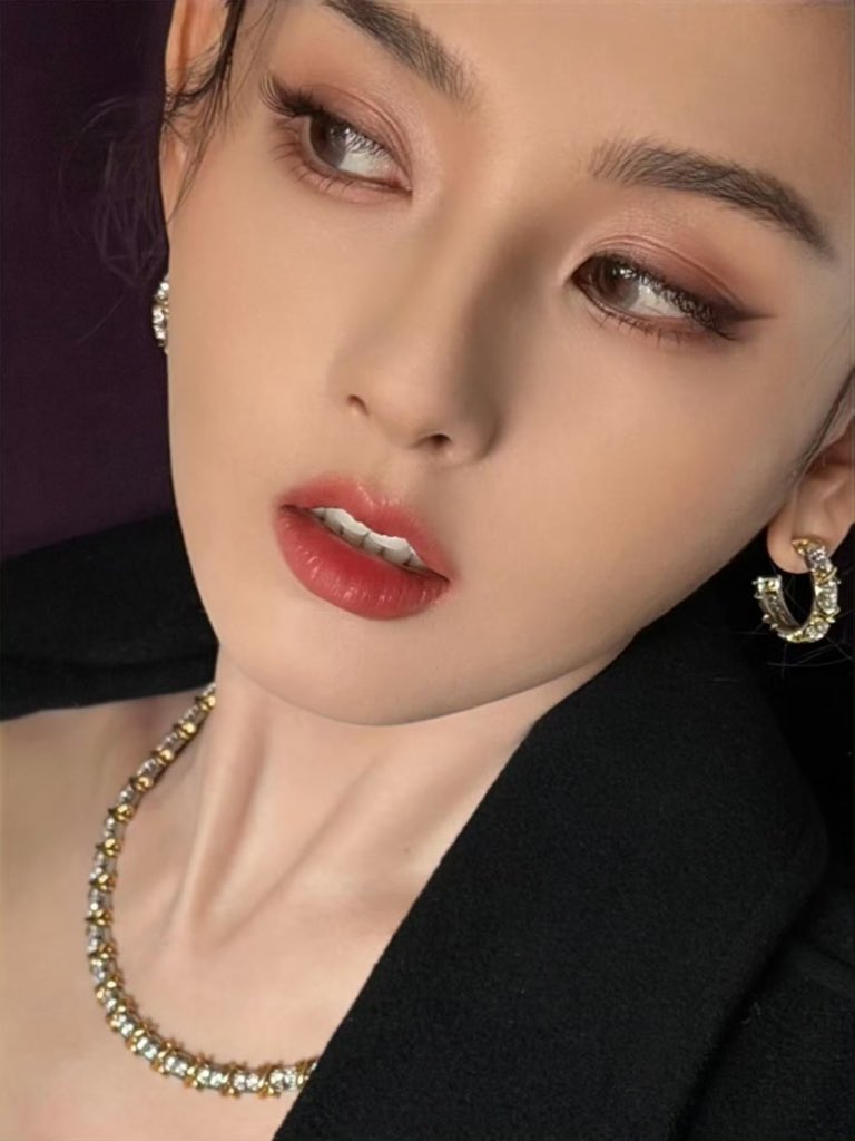 เทียนฉีมาอัพเดทเมคอัพลุคที่2ค่า

ZUER AT WEIBO NIGHT 2025
#ZuerSparklesWeiboNight
#WeiboNight2025 #SongZuer