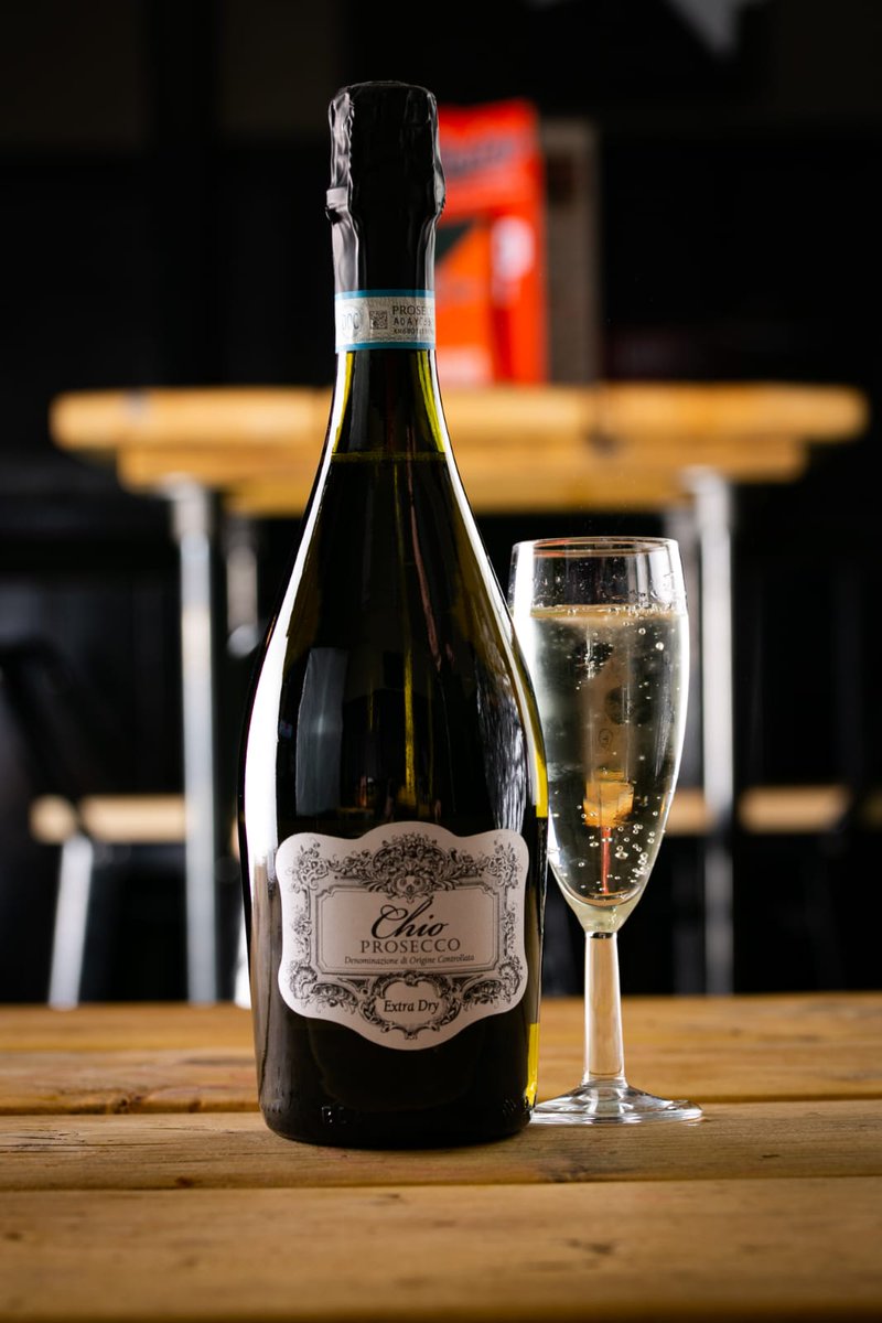 Football,Fizz and that Friday feeling ......

⚽Charlton v QPR⚽20:00
⚽Leeds United v Nottingham Forest⚽20:00
🥂Prosecco just £12 a bottle ALL day 🥂

See you then 😁 .....