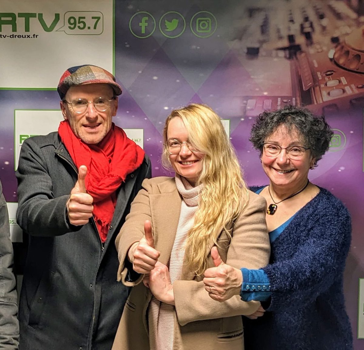 Peintre et Sculptrice avec un thème commun : l’Amouuur !! 
Ce dimanche sur <a href="/RTV957/">RTV 95.7</a> par <a href="/OlivierBohin28/">olivier bohin</a>, en partenariat avec <a href="/lecho_fr/">L'Écho Républicain</a> 

🎙️✨« Bienvenue chez Olivier », tous les dimanches à 10:oo 
• rtv-dreux.fr
• 95.7 FM