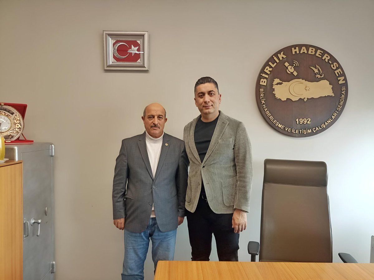 8. Olağan Genel Kurulumuzun ardından, Birlik Haber-Sen Kırşehir İl Temsilcimiz Halil İbrahim YAĞMUR sendikamıza hayırlı olsun ziyaretinde bulundu.

Kendisine nazik ziyaretinden dolayı teşekkürlerimi iletiyor, çalışmalarında başarılar diliyorum.