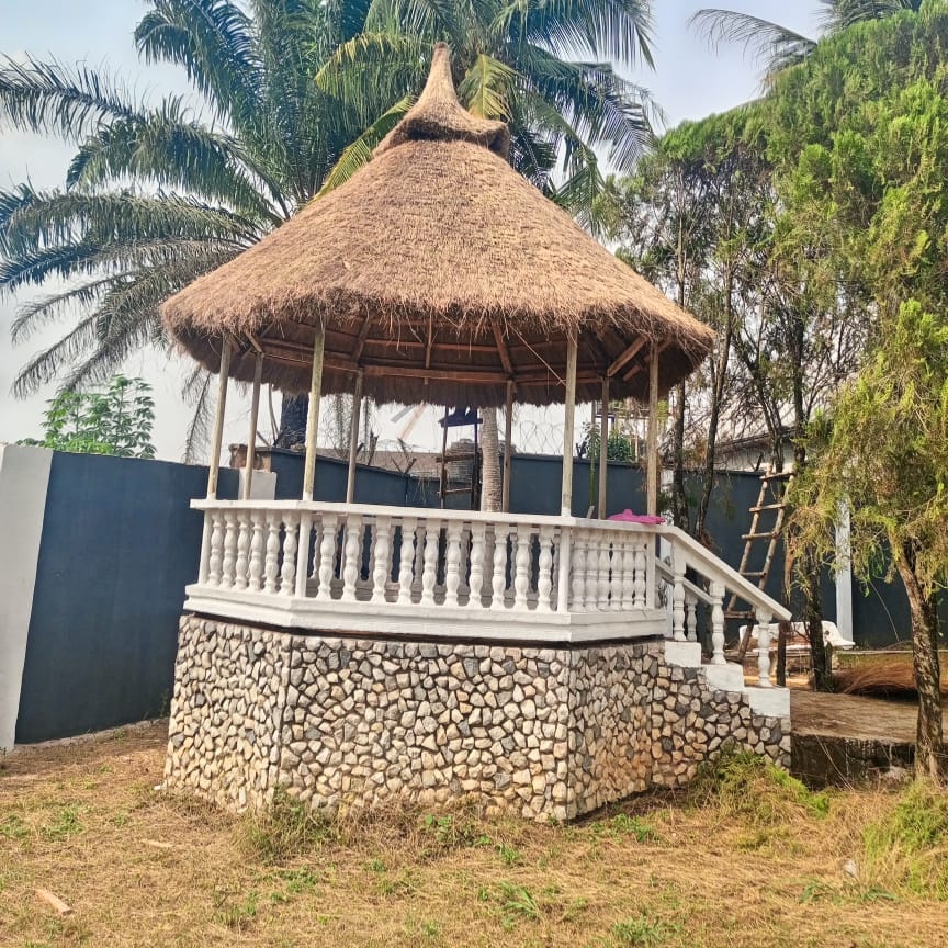 king_perry1's tweet photo. This is what we know best, Contact us today for your bush bar hut @ 09037142005.... follow us for more details and updates about our job.... https://t.co/I2ozU1987F