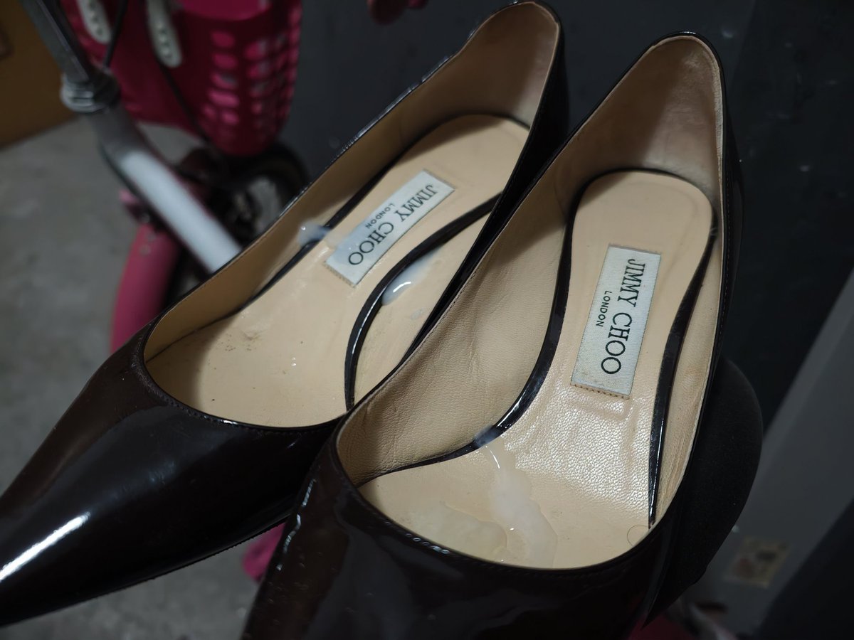 还是 Jimmy Choo好看
#高跟鞋 #打胶 #扫楼 #Jimmychoo #精液 #骚鞋