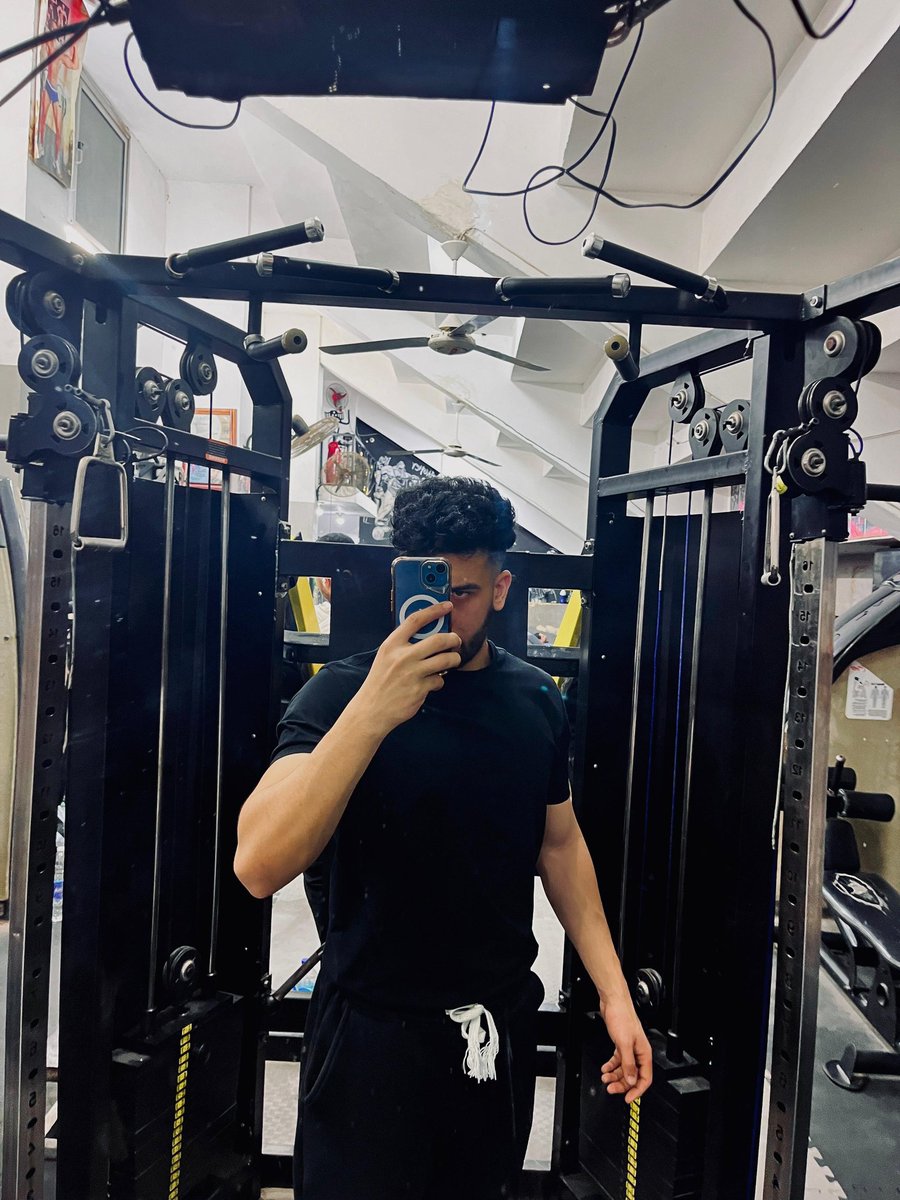 leoomano10's tweet photo. Black🖤 https://t.co/1jrKY9C3St