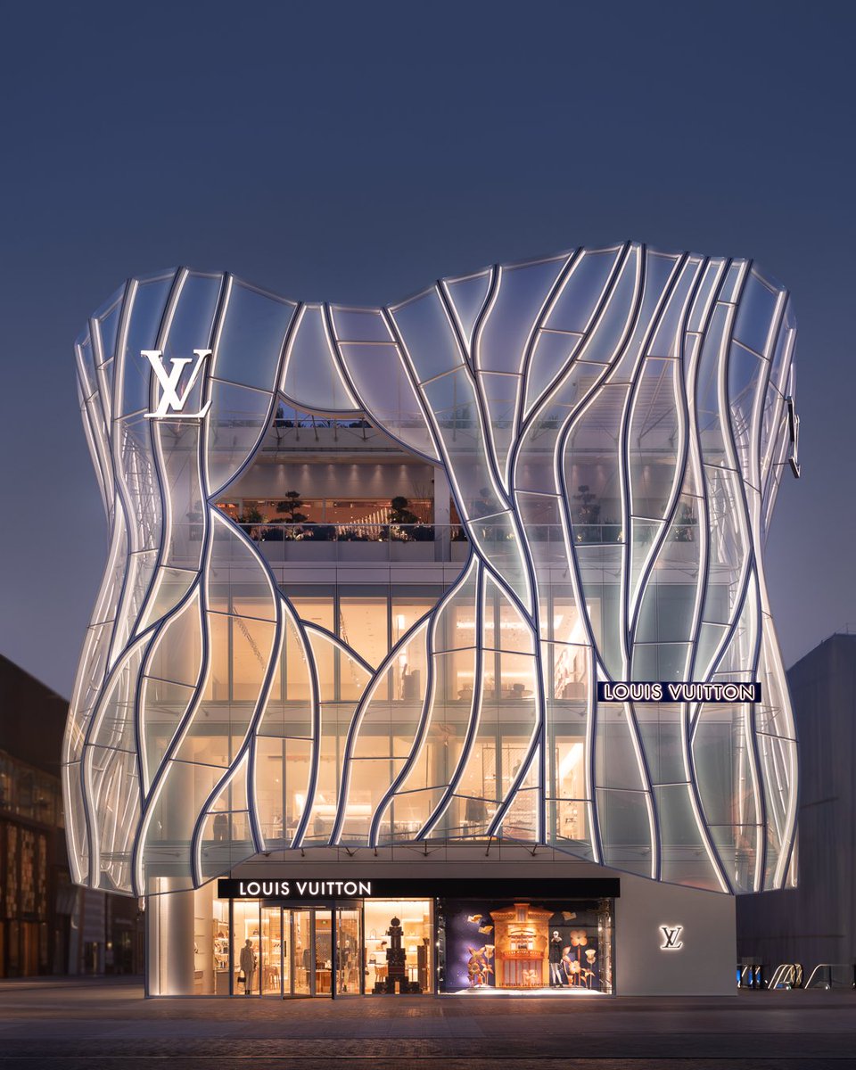 LVMH's tweet image. Designed by Jun Aoki, @LouisVuitton unveils Maison Louis Vuitton Sanlitun in Beijing, featuring a fluid glass facade, inspired by both ancient Chinese Taihu Stones and an iconic Nicolas Ghesquière Spring-Summer 2016 dress.
 
Learn More: lvmh.com/en/news-lvmh/l…
 
#LVMH…