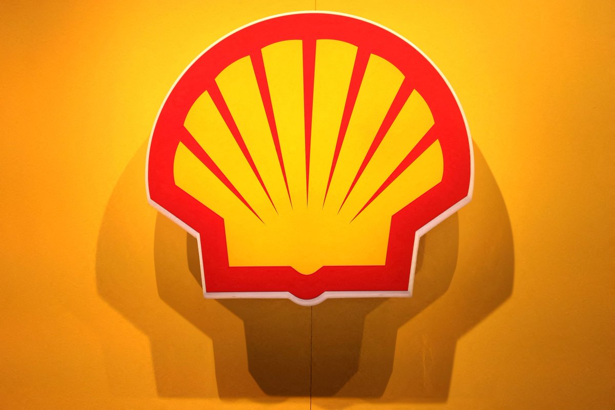 jackprandelli's tweet image. 🛢️ Shell Q4 Results

Shell just delivered a very clear message to the market.

Earnings are softer

Cash returns are not.

• Q4 2025 adjusted earnings: $3.3bn (-11% y/y)
• Missed consensus on weaker oil prices, taxes, and trading
• $3.5bn new buyback announced for the next 3…