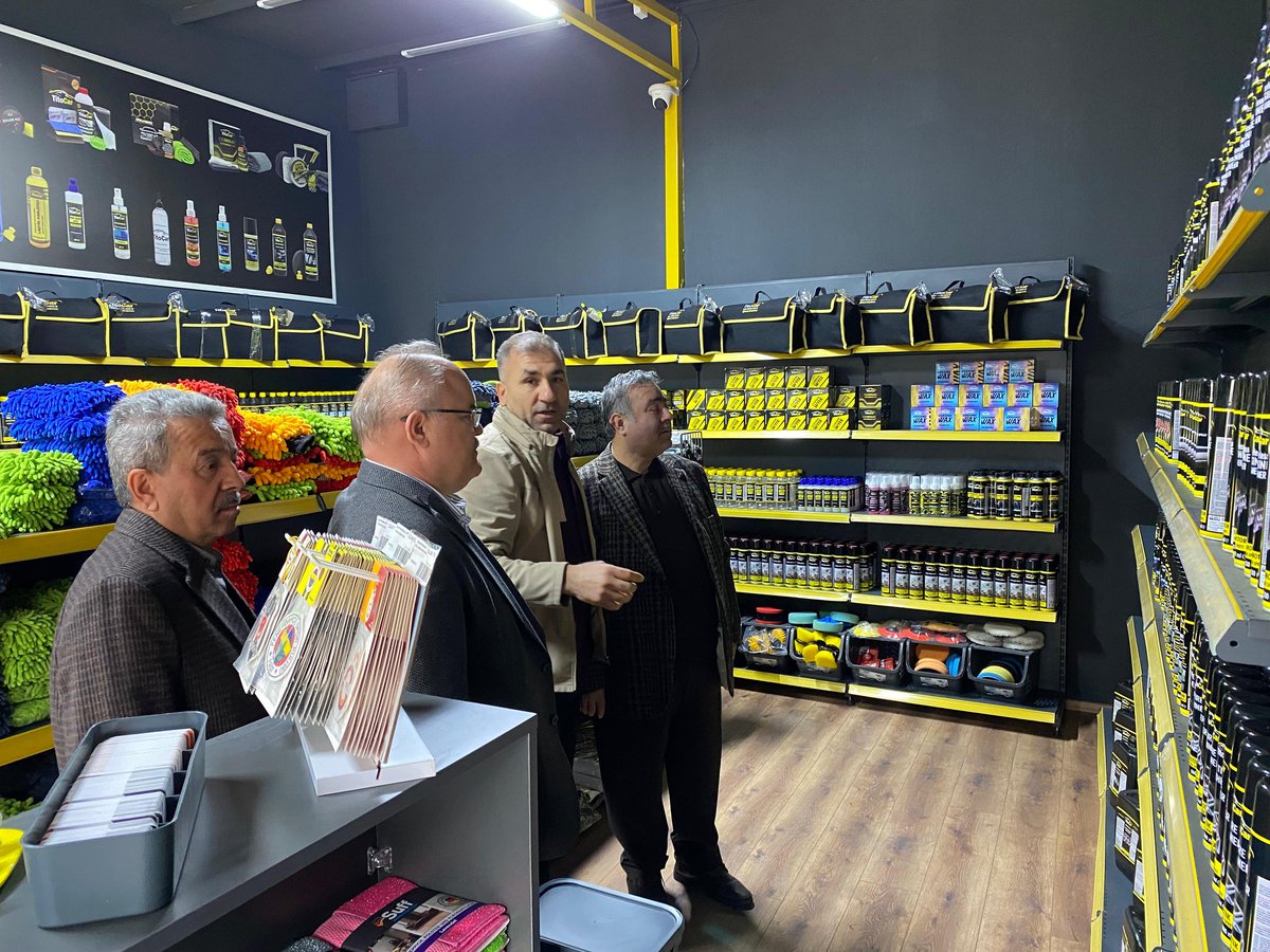 Üye ziyaretlerimiz kapsamında; Platinum Araç Merkezi (PAM Park) işletmesi ile detaylı oto yıkama kuaför, pasta cila, seramik kaplama ve cam film uygulaması ile hizmet veren üyemiz Mehmet Garip Seyidoğlu Beyi ziyaret ettik. Nazik misafirperverlikleri için teşekkür ederiz.