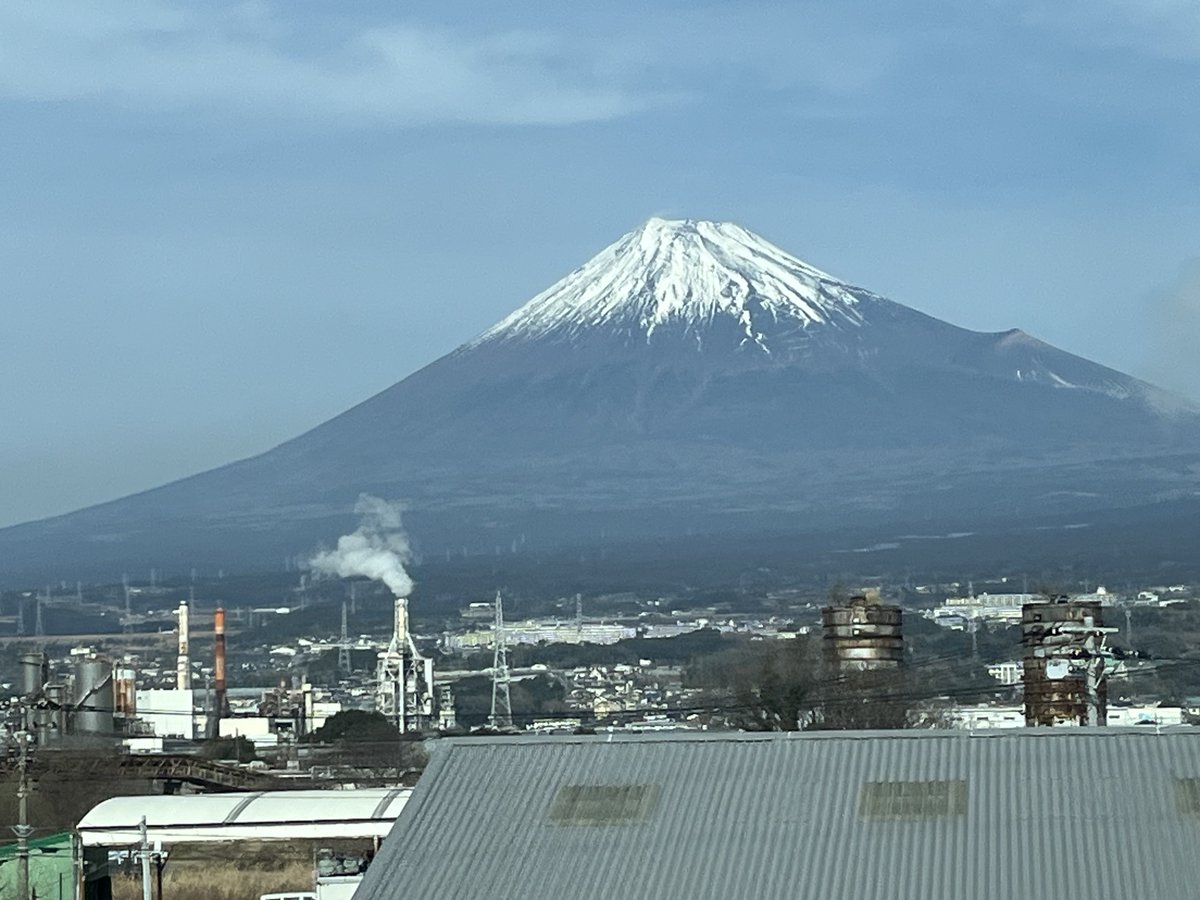 yuutaihiroto's tweet photo. 天気が良く名古屋に向かう新幹線の中から見る富士山は綺麗。
夜大阪へ移動。
TOBでサムティのホテルへ泊まれなくなった😭ので、初めてホテルコルディア(ワキタ)へ宿泊。
ホテルのそばに、広島風お好み焼屋があったので、ホテルに着いてすぐ食べに行きました。定番の肉玉を注文。
すごく美味しかった☺️ https://t.co/3HAj9KpPb0