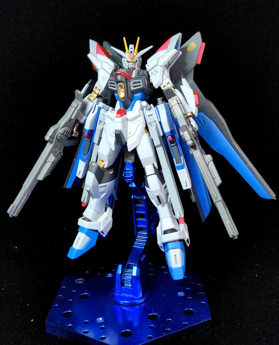 REDFRAMEP02's tweet photo. #ガンプラ
#ガンプラ好きと繋がりたい 
HGストライクフリーダムガンダム弐式&amp;マイティーストライクフリーダムガンダム完成。
メタルロボット魂のような質感を目指して塗装してみました。 https://t.co/IL7f8WSdWY