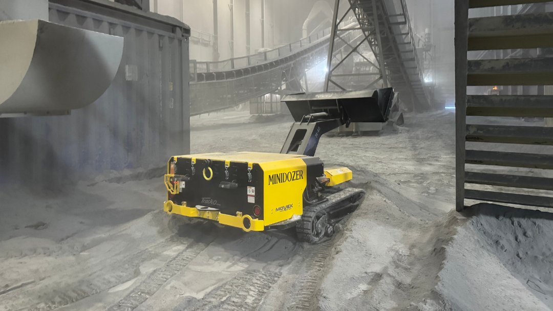 MovexInnovation's tweet photo. Iron ore processing plants run on automation — but they’re held back by everything that happens between the machines.

👉 Read the full article here: https://t.co/W5LQsxgupu

#Mining #IronOre #Maintenance #MovexInnovation #MINIDOZER https://t.co/c0DMPIyvls