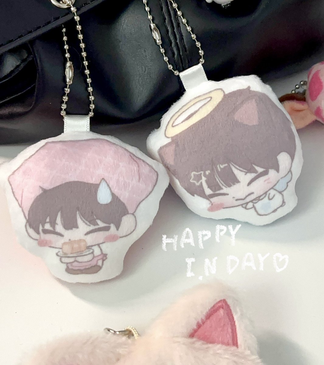 안용하세요
다가오는 정인이의 생일을 맞이하여.. 
#rt 추첨 두 분께 쿠션키링 보내드립니다ᯠ _   ̫  _ ᯄ ੭