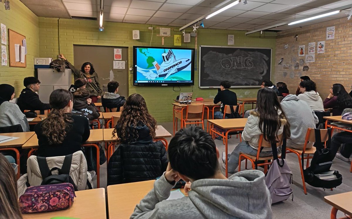 Un any més i ja en són 10!
Impartim un projecte de sensibilització i EpD de cooperació amb l'IES Gallecs de Mollet del Vallès a l'assignatura de servei comunitari.
Enguany per ajudar la biblioteca de l'escola Fernando Cuesta de Santa Clara 🇨🇺
Amb la col·laboració de l'<a href="/ajmollet/">Ajuntament de Mollet del Vallès</a>