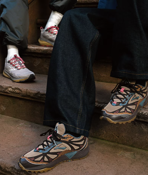 SNKR_TWITR tweet media