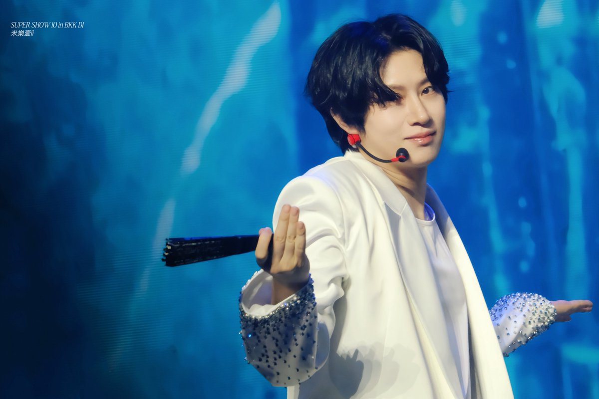 扇子美男🪭
#SUPERSHOW10 
#SS10_in_BKK_D1
#SUPERJUNIOR 
#슈퍼주니어 
#김희철
#Heechul
#金希澈
#ヒチョル