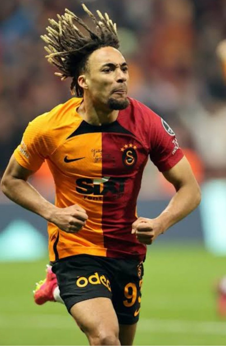 Bir Boey hayranı olarak yazıyorum. 

Boey'in daha üst seviye takımlara ve Fransa milli takımına gitmek için inanılmaz bir motivasyonu vardı.
Bireysel çalışma ile adeta küllerinden doğdu. Yetişemez, dokunamaz diye düşündüğümüz pozisyonlarda inanılmaz müdahaleleri vardı. Bayern