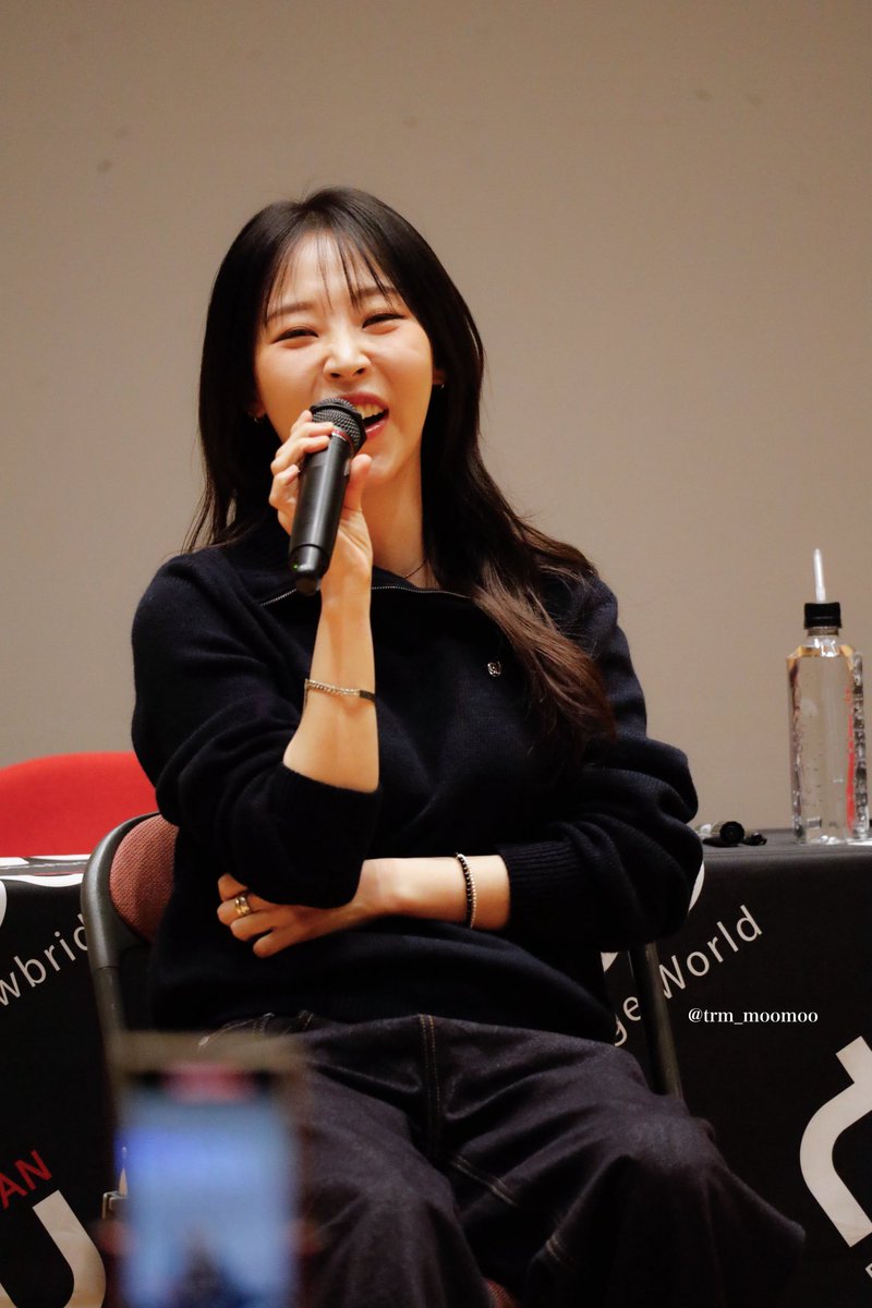 trm_moomoo's tweet photo. 出遅れましたが、1周年おめでとう💐🎉

#문별 #moonbyul 
#びょりちゃん日本デビュー1周年おめでとう
#Moonbyul_JapanDebut_1stAnniversary https://t.co/sGkgAbdtsU