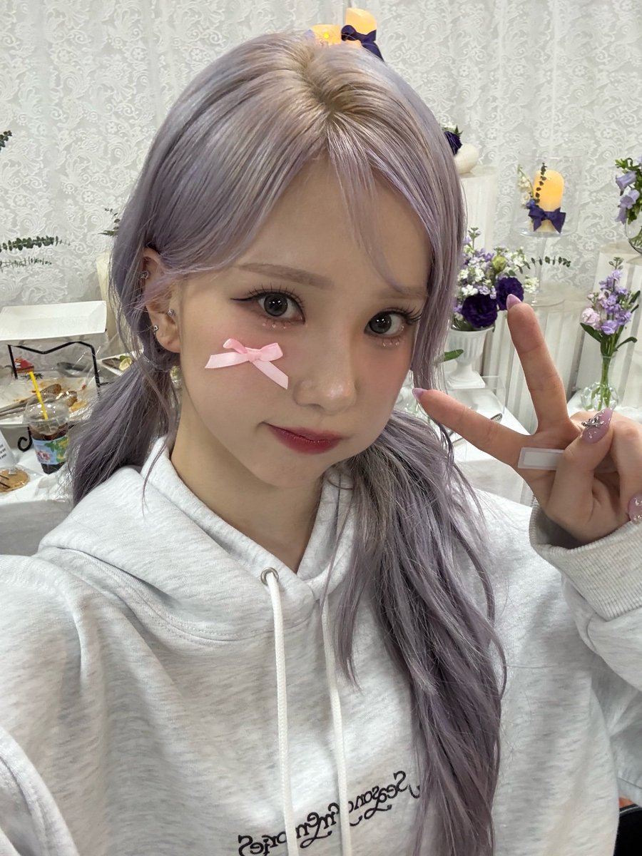 ehppang's tweet photo. 과한 스타일링과 염색도, 셀프 헤메랑 흑발도 다 잘 어울리는 게 은하야 https://t.co/b9JwdCW7iQ
