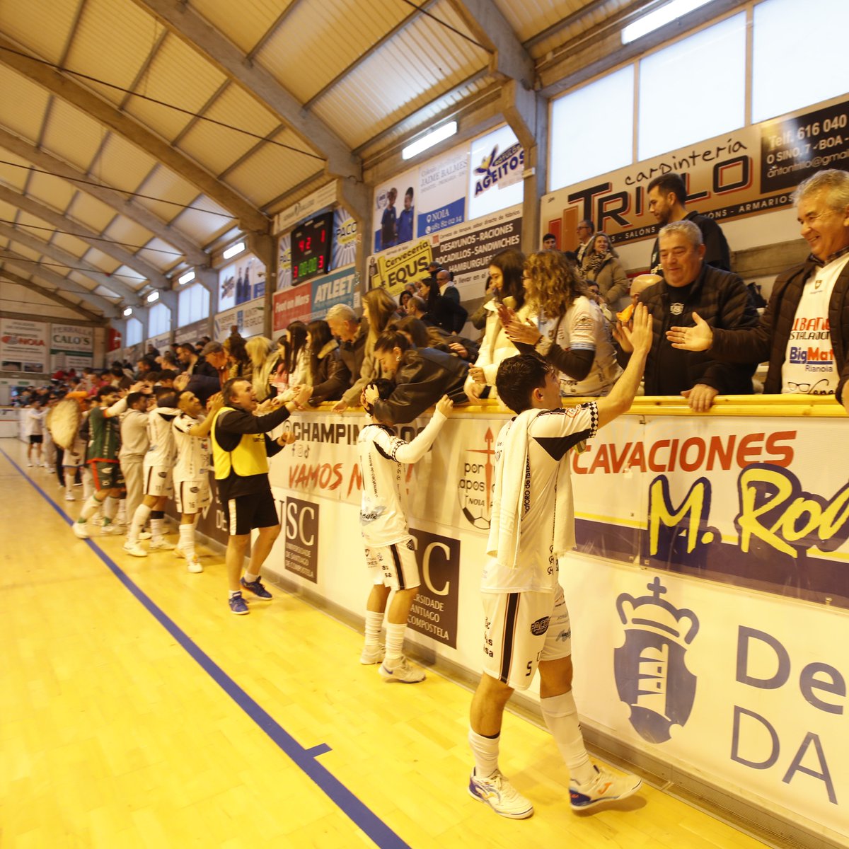 NoiaFutbolSala's tweet photo. ⚽️🔝 Dous 𝗽𝗮𝗿𝘁𝗶𝗱𝗮𝘇𝗼𝘀 na casa á volta da esquina!

🎟️ Faite xa coa túa 𝗲𝗻𝘁𝗿𝗮𝗱𝗮 para o #NoiaPAFSValdepeñas e o #NoiaPAFSElPozo!

📲 https://t.co/GmfXX0iCYq
📌 Local Social do Club (rúa Carcasía, 7. Noia) https://t.co/uAhvBrPi0r