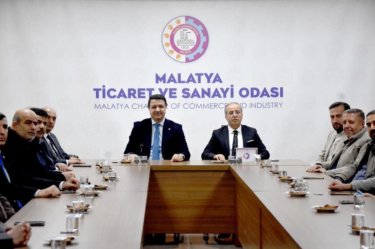basrilhan2's tweet photo. Saadet Partisi Genel Başkanı Sayın Mahmut Arıkan ve İl Yönetimini odamızda ağırladık. 6 Şubat depremlerinin 3. yılında şehrimizin ihtiyaçları, ekonomik görünümü ve iş insanlarımızın beklentileri üzerine istişarelerde bulunduğumuz ziyaretleri için parti heyetine teşekkür ediyorum. https://t.co/Np7vcNjsae