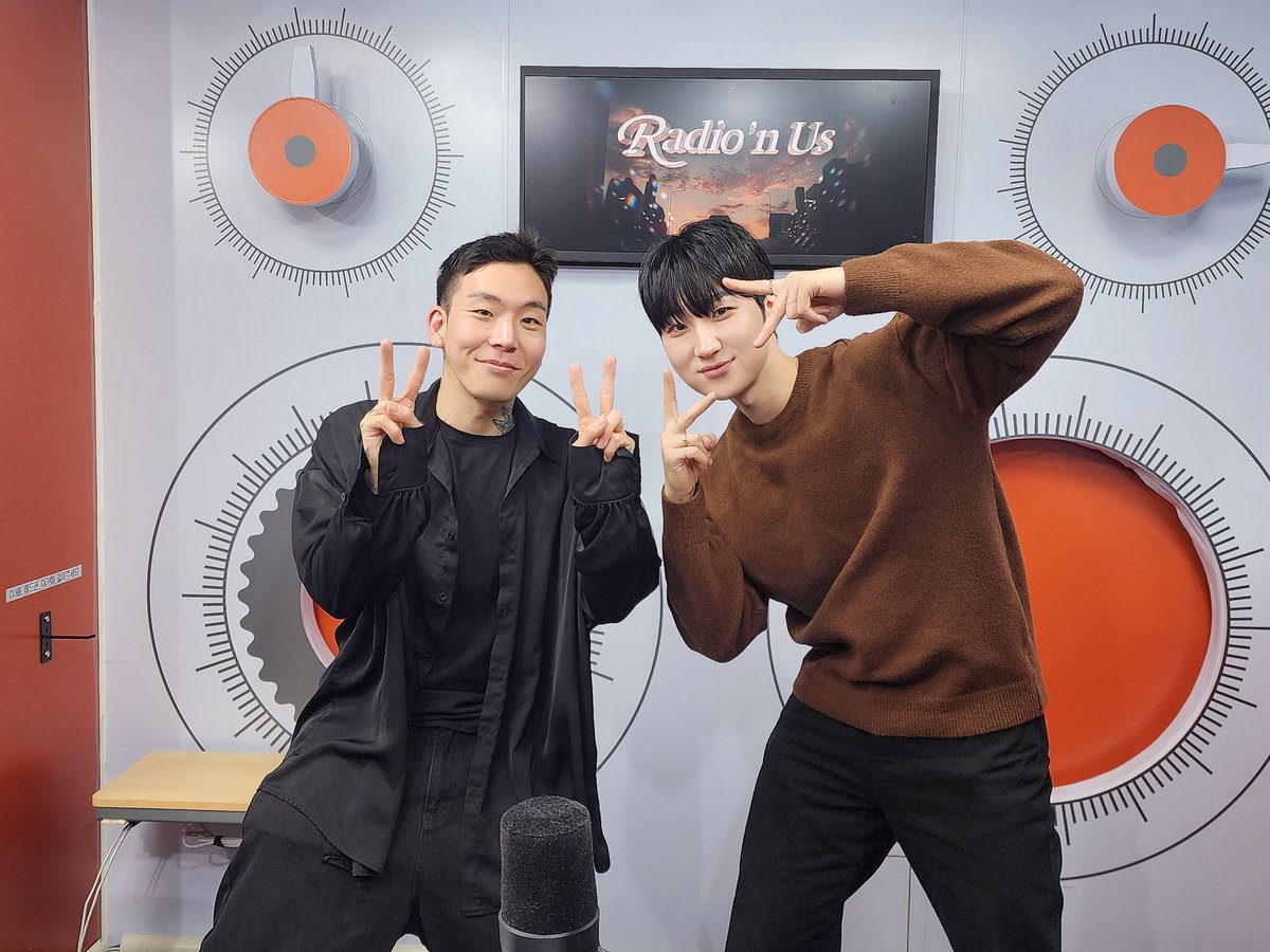 [MEET YOU UP🍀]

솔로곡 <사랑이 싫어>로 찾아온
아이돌과 솔로 뮤지션의 영역을 넘나드는 
올라운더 아티스트 김준태님과 함께했습니다💕

#김준태