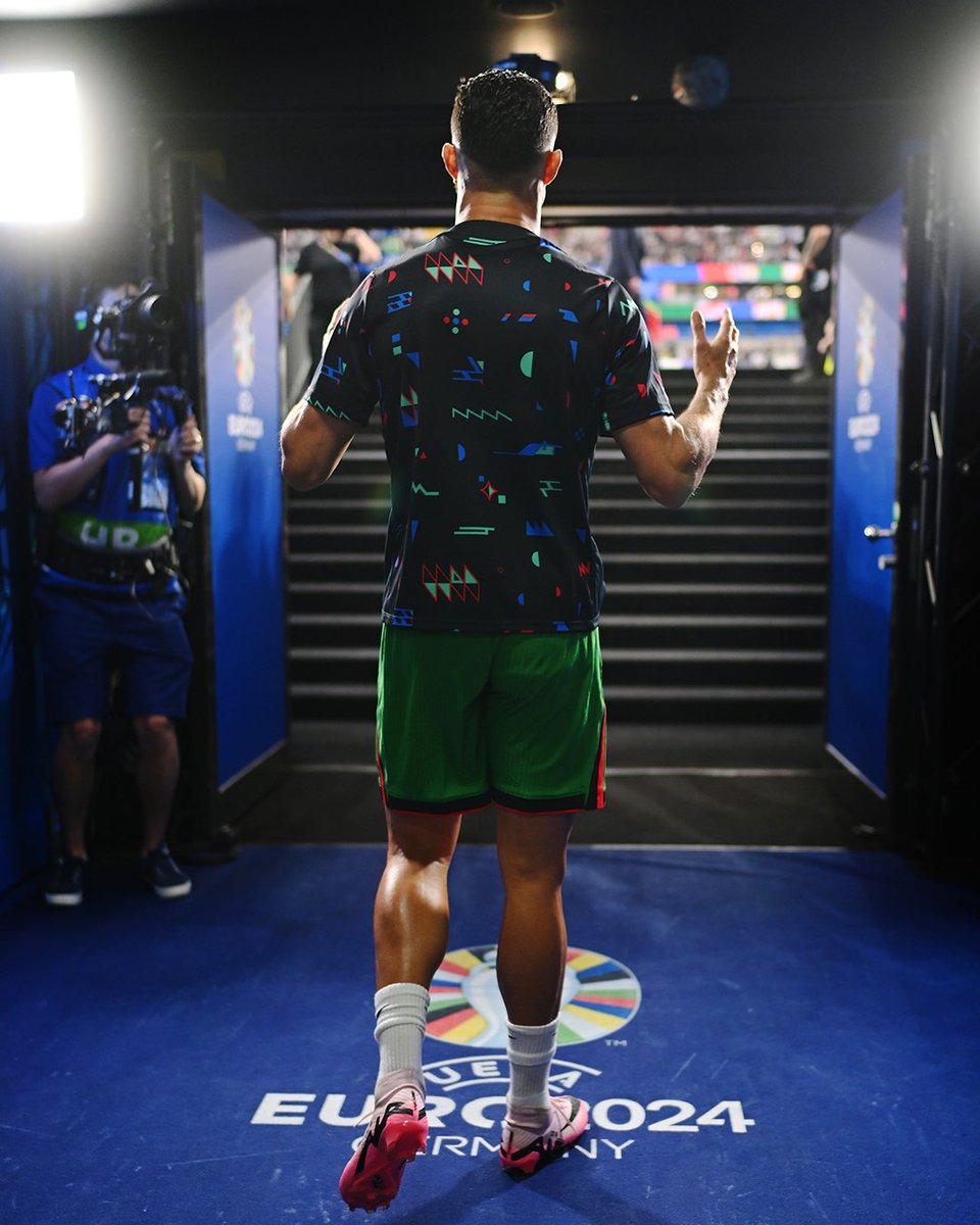 Felicidades al mejor jugador de la tierra.
Feliz cumpleaños <a href="/Cristiano/">Cristiano Ronaldo</a> ❤️❤️❤️❤️❤️