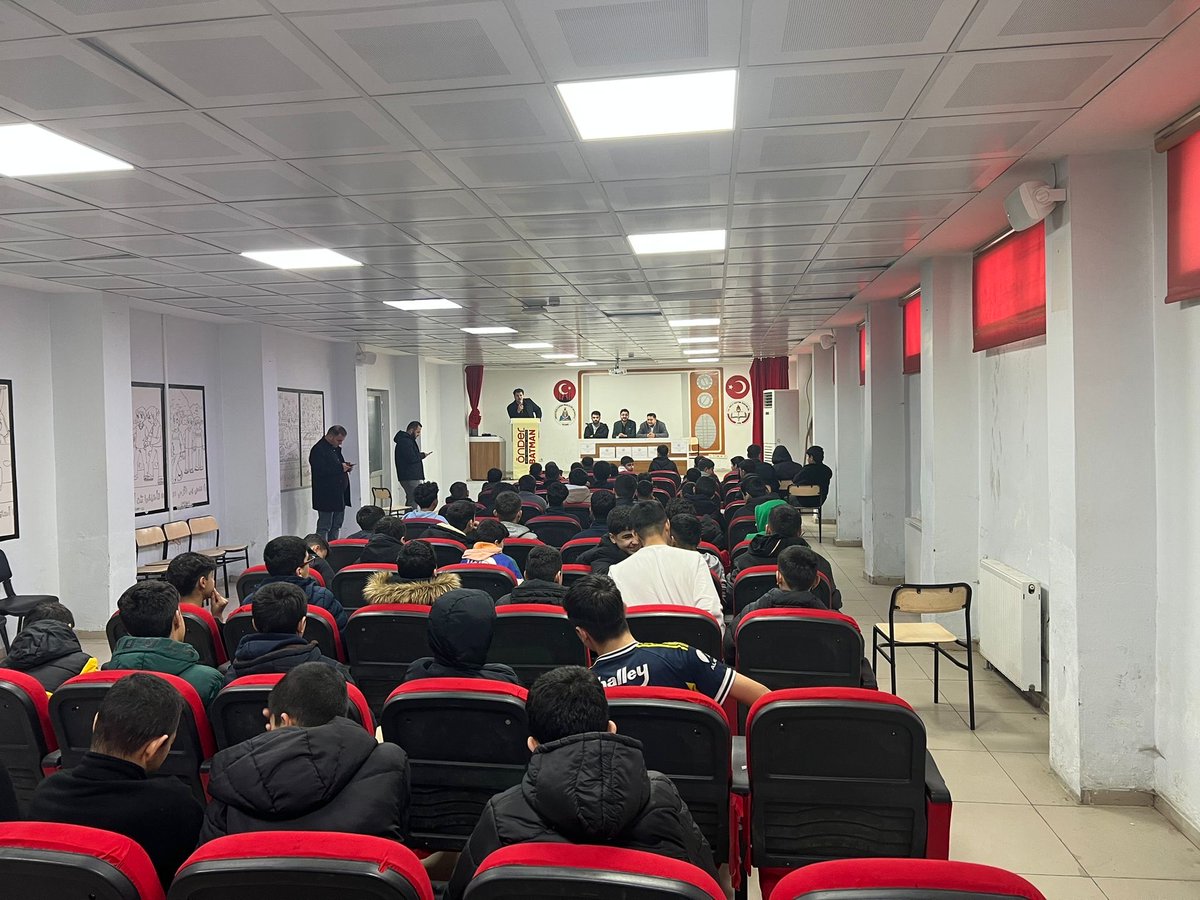 “Gençliği iyiye yönelten, insanlığı iyiye yöneltir.”
Batman Genç Önder olarak Abdülcelil Candan İmam Hatip Ortaokulu ve Lisesinde Kur’an Tilâveti, İlahi dinletisi ve faaliyetlerimize dair sunum kapsamında program gerçekleştirdik. 
#Önder #Önderbatman #Önderihl #öndergençbatman