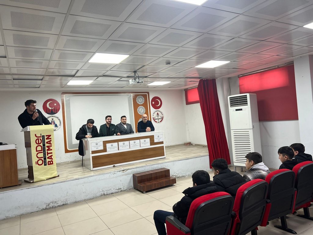 onderbatman's tweet photo. “Gençliği iyiye yönelten, insanlığı iyiye yöneltir.”
Batman Genç Önder olarak Abdülcelil Candan İmam Hatip Ortaokulu ve Lisesinde Kur’an Tilâveti, İlahi dinletisi ve faaliyetlerimize dair sunum kapsamında program gerçekleştirdik. 
#Önder #Önderbatman #Önderihl #öndergençbatman https://t.co/ChPI737Lxg