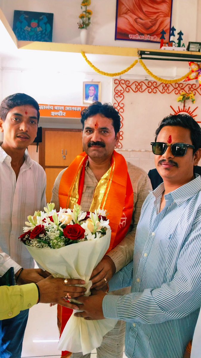 PipleVivek's tweet photo. शुभ जन्मोत्सव भैया 

बाबा महाकाल के परम भक्त लोकप्रिय सनातनी विधायक श्री गोलू जी शुक्ला को जन्मदिन की अनन्त बधाई एवँ शुभकामनाएं 💐🎂
@GoluShuklaInd https://t.co/aitpLxYBkP
