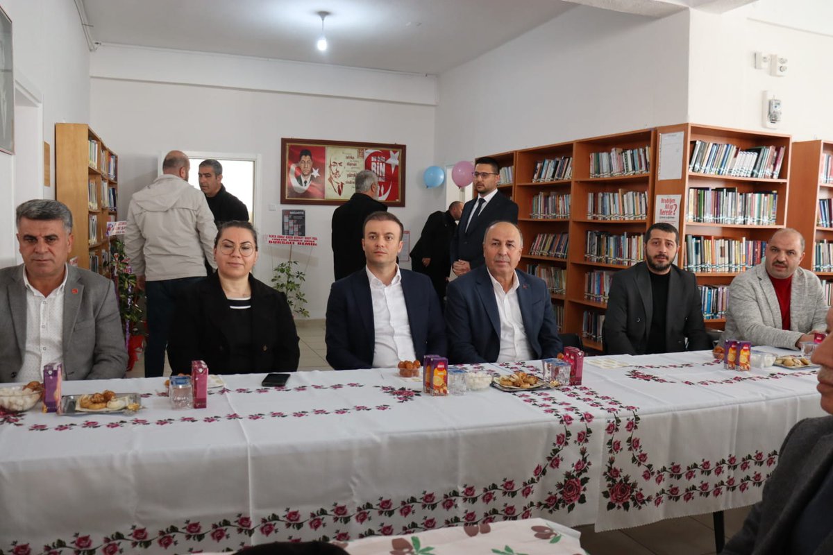 Kaymakamımız Sn. Meriç DİNÇER, İlçe Halk Kütüphanesi bünyesinde merhum  Burhanettin TARHAN anısına oluşturulan Dinlenme Salonu'nun açılışına katıldı.

Açılış programında Kaymakamımıza Belediye Başkanı Sn. Şerif ARSLAN ve ilçe protokolü eşlik etti.